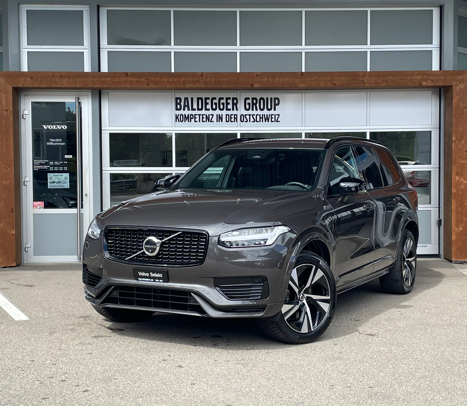 VOLVO XC90 2.0 T8 TE Plus Dark 7P. e-image-0