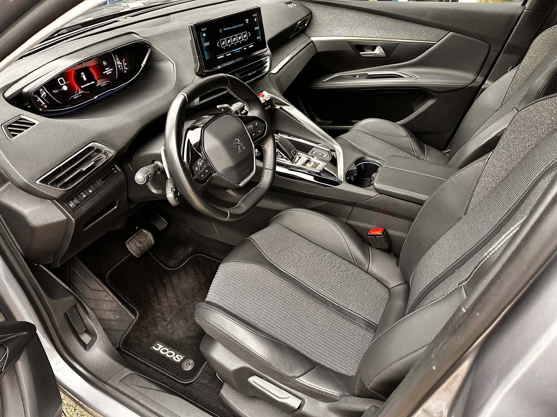 PEUGEOT 3008 1.2 PureTech Allure Pack 5 Jahre Garantie-image-4
