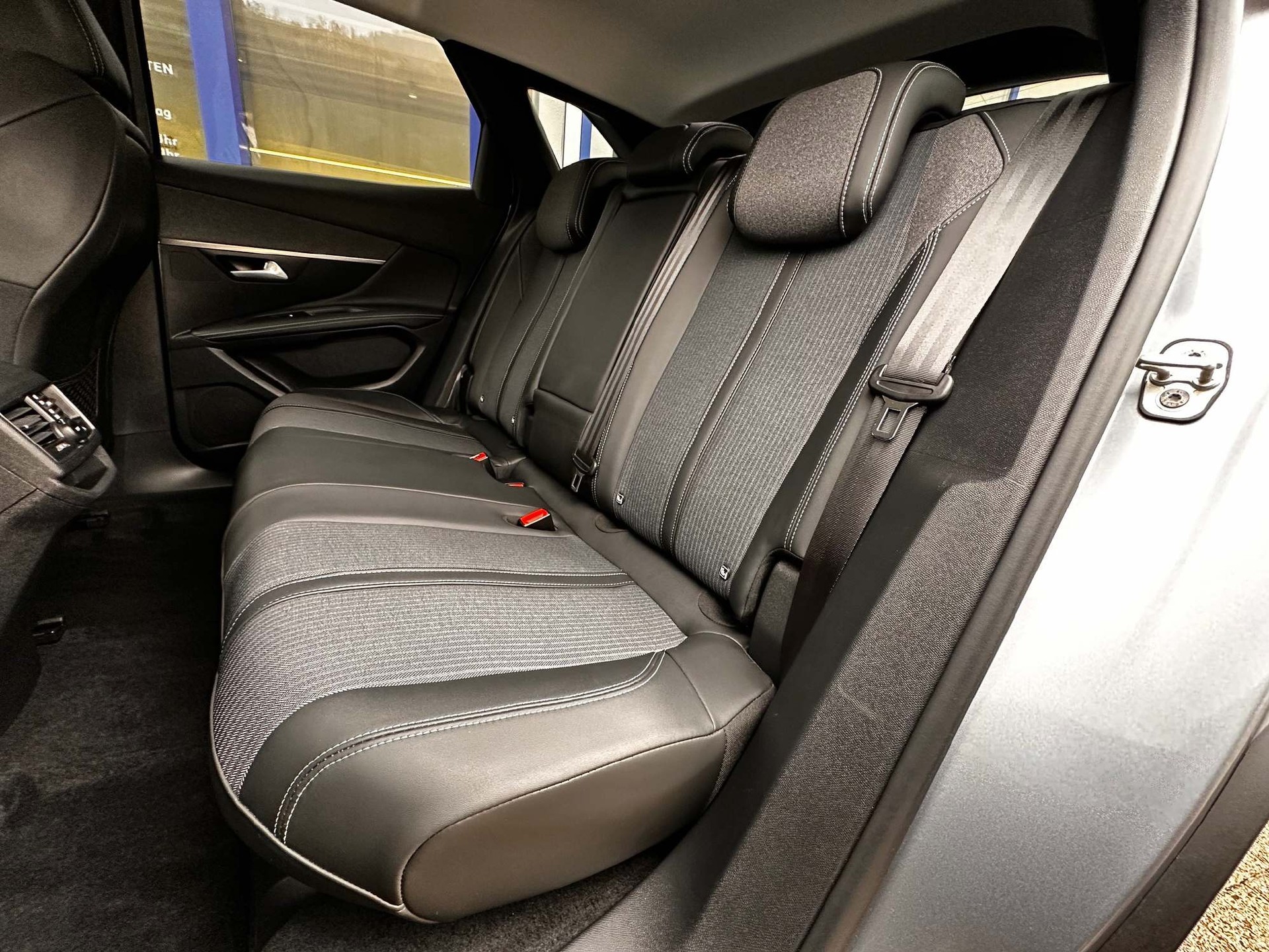 PEUGEOT 3008 1.2 PureTech Allure Pack 5 Jahre Garantie-image-8