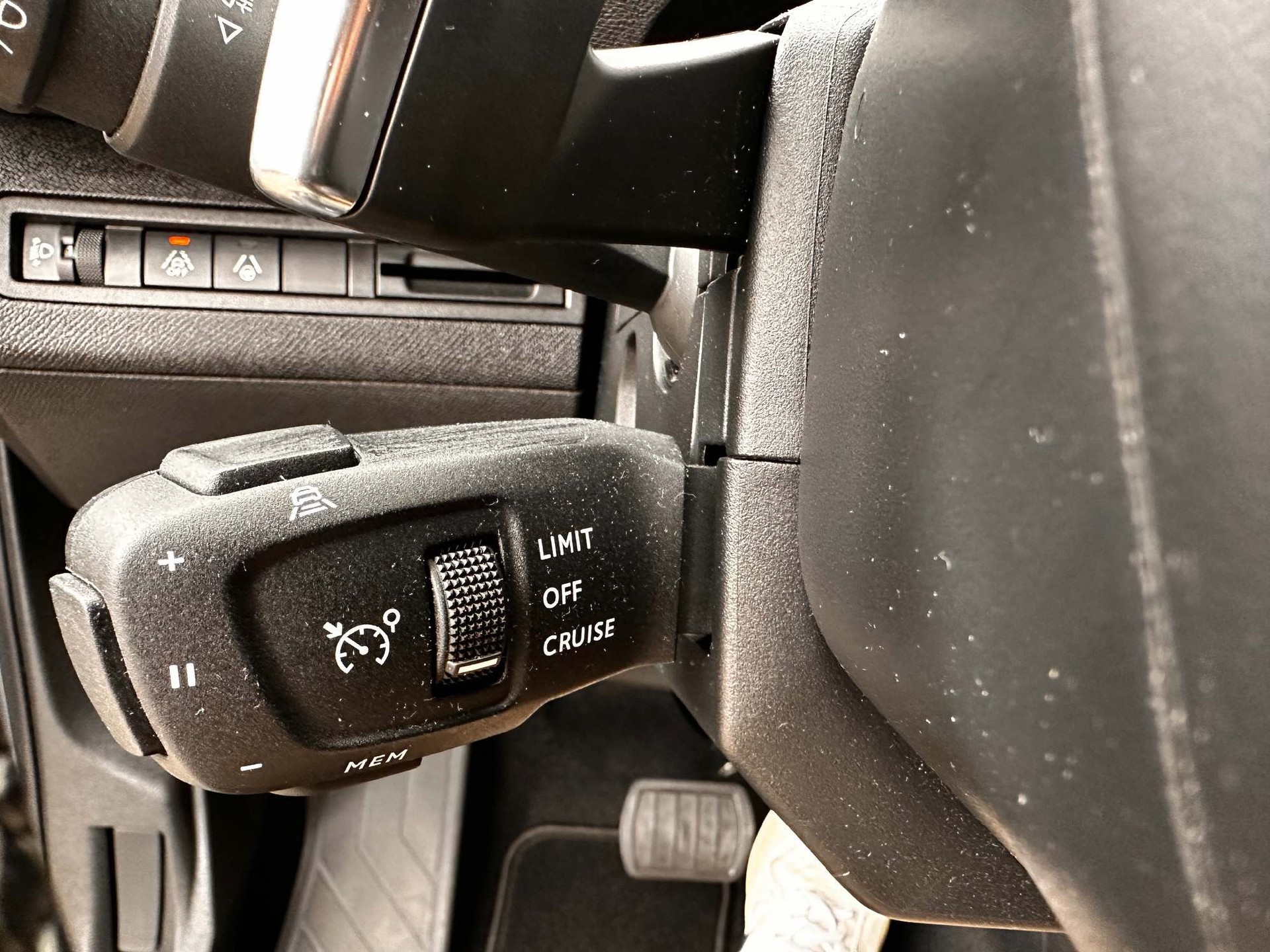PEUGEOT 3008 1.2 PureTech Allure Pack 5 Jahre Garantie-image-9