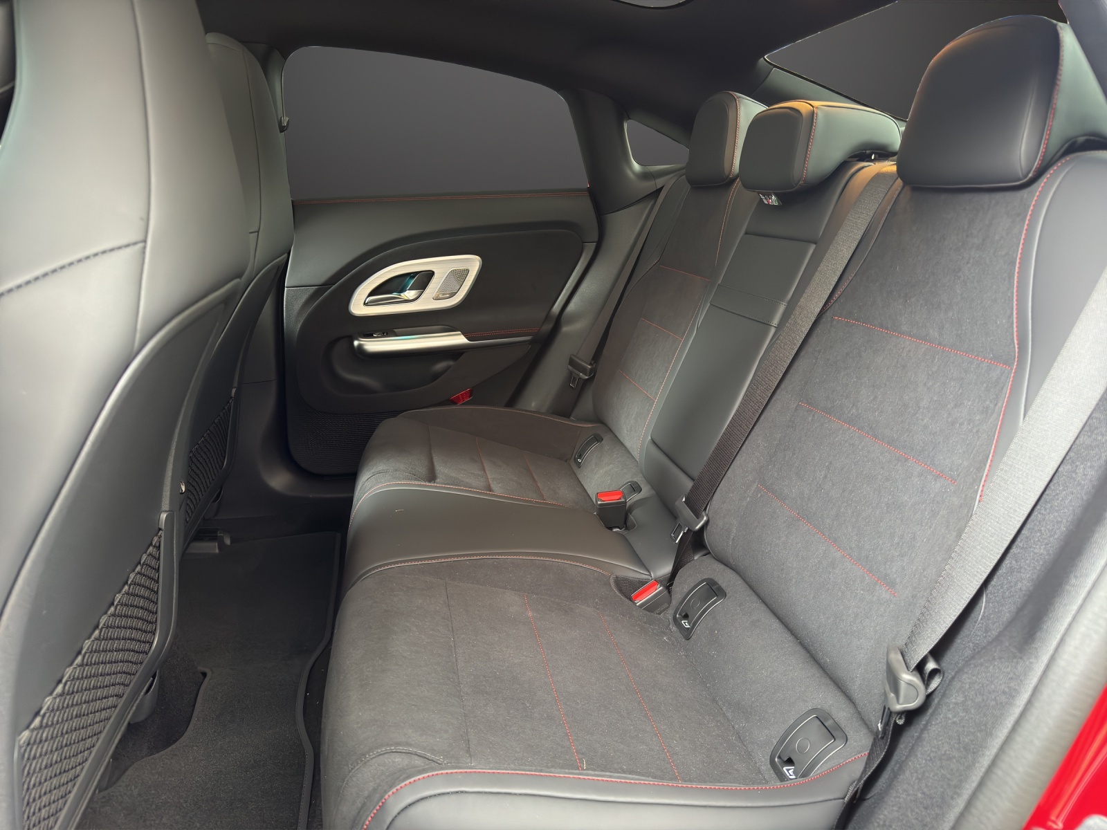 MERCEDES-BENZ CLA 350 4 Matic 85 kWh EQ-image-14