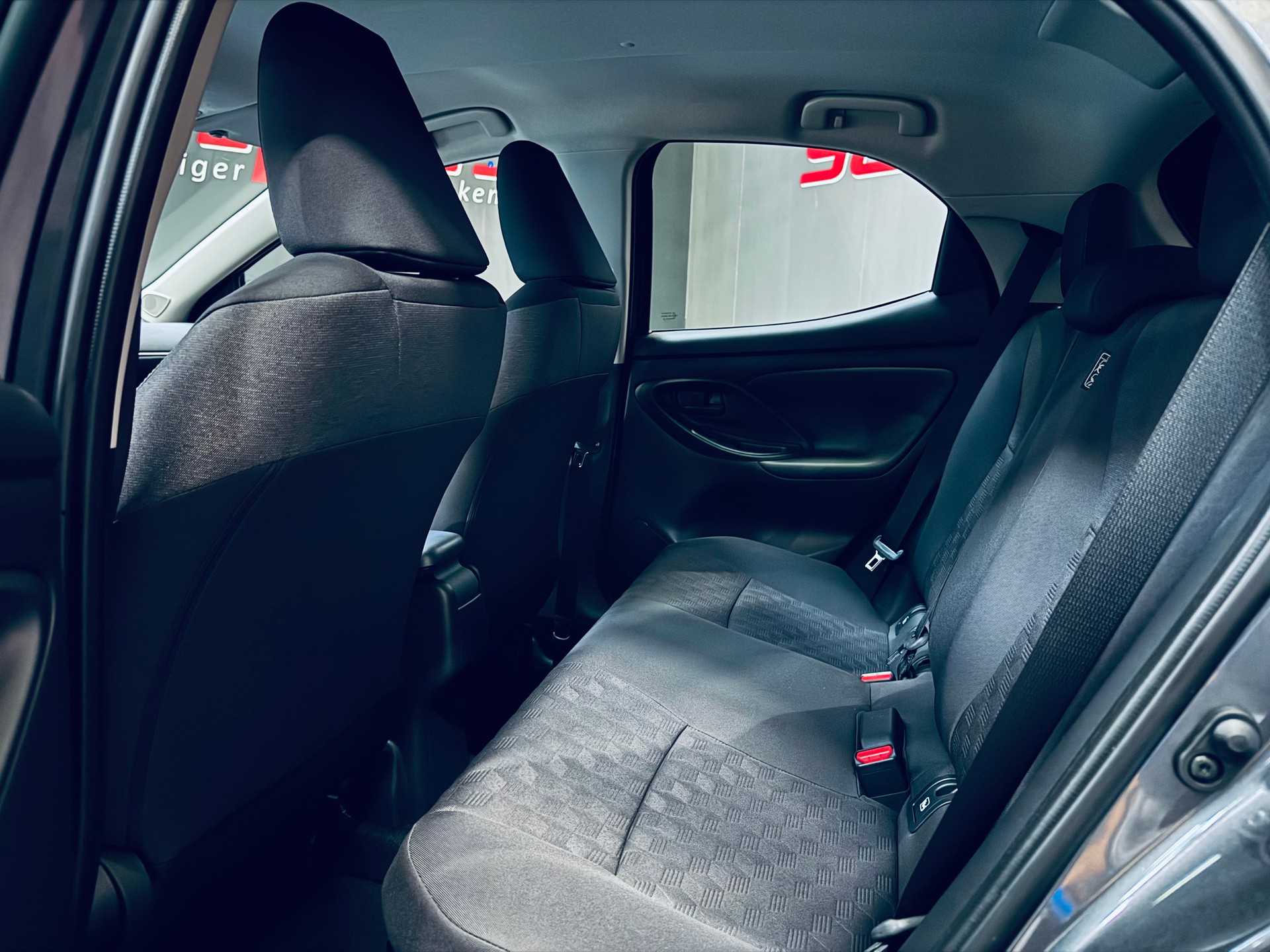 TOYOTA Yaris 1.5 Trend e-CVT-image-13