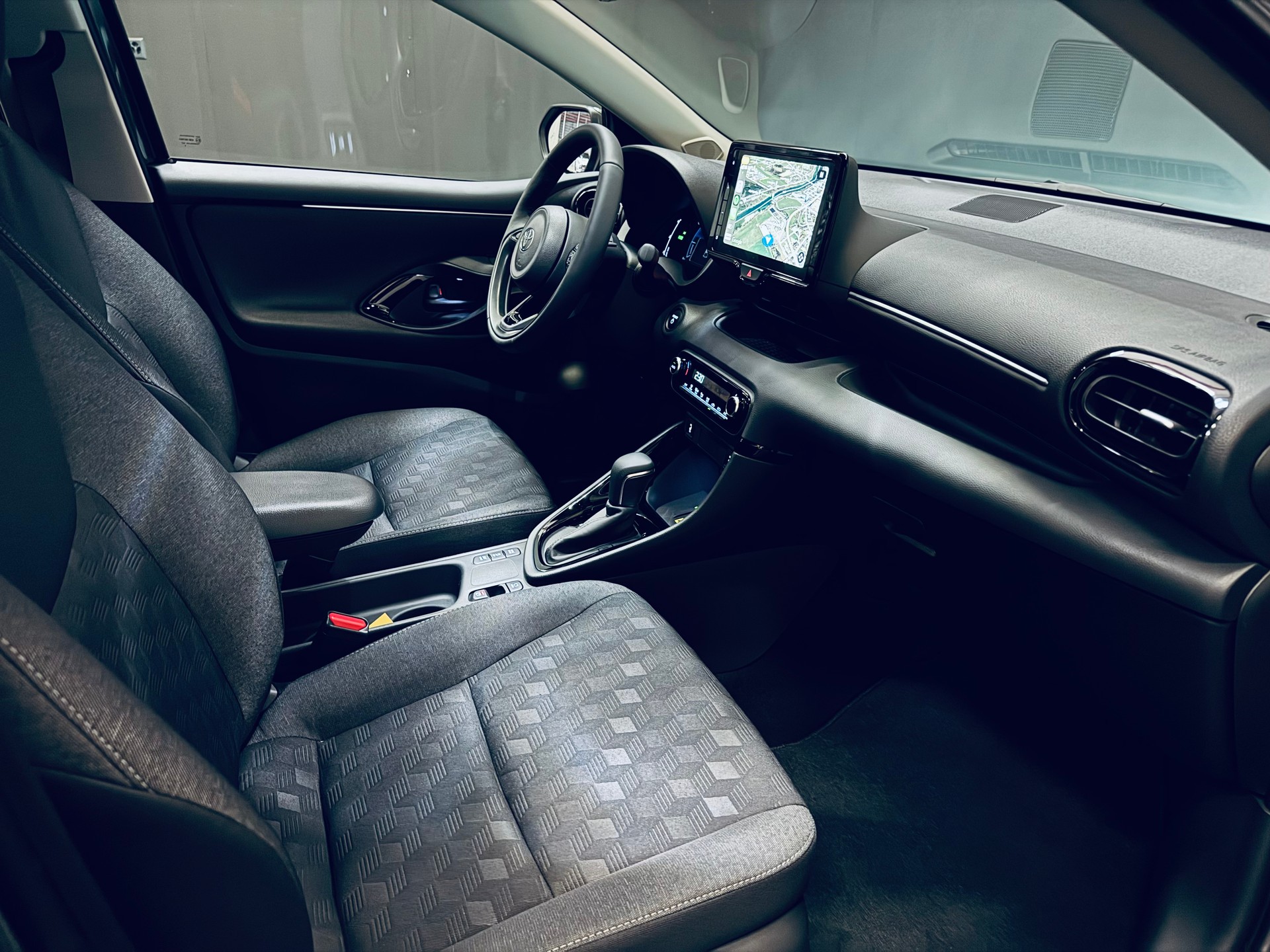 TOYOTA Yaris 1.5 Trend e-CVT-image-17