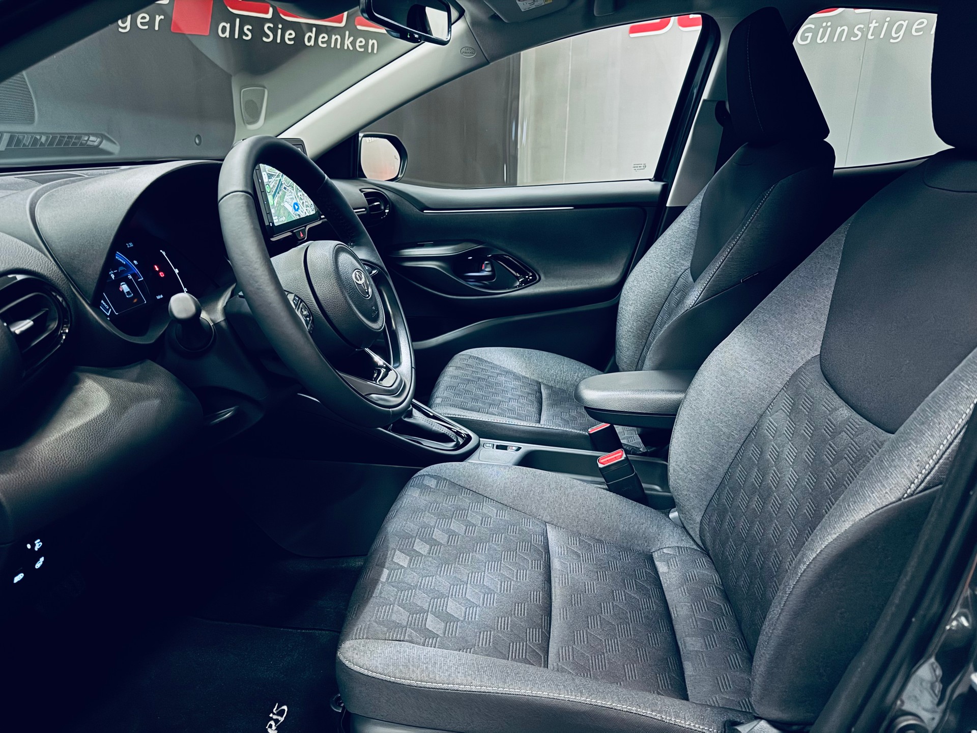 TOYOTA Yaris 1.5 Trend e-CVT-image-12