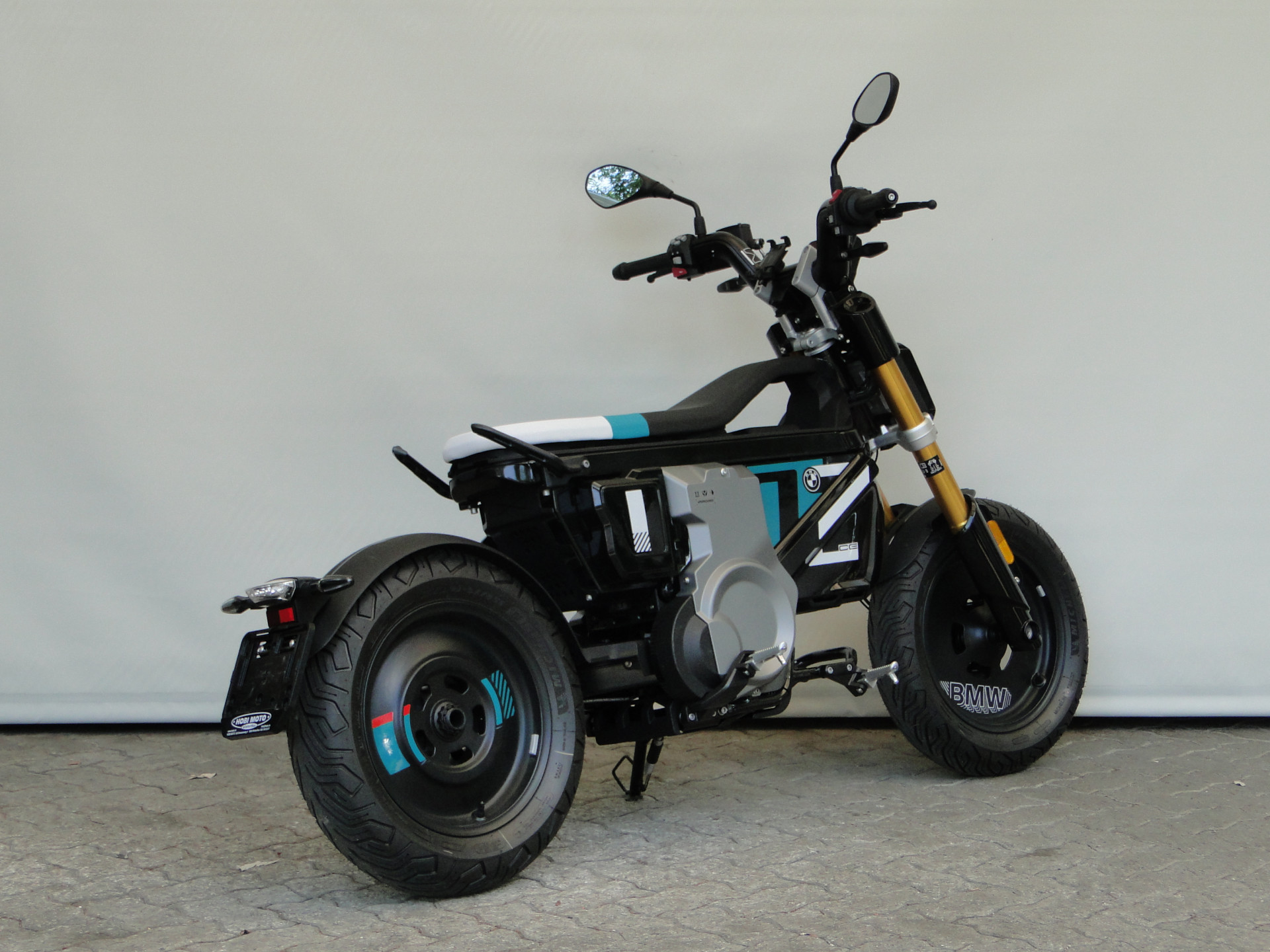 BMW CE 02 Highline-showroom-element-3