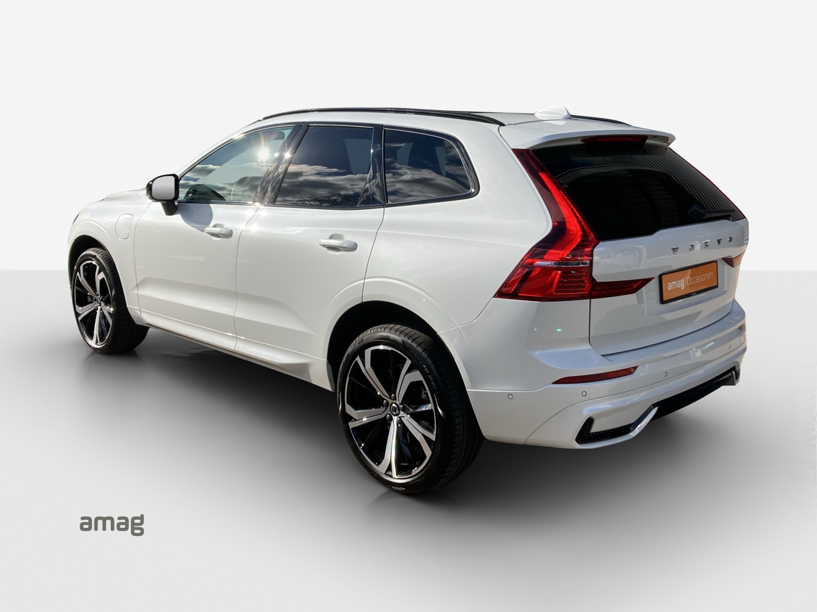 VOLVO XC60 T8 eAWD PluginHybrid Ultimate Dark Geartronic-image-2
