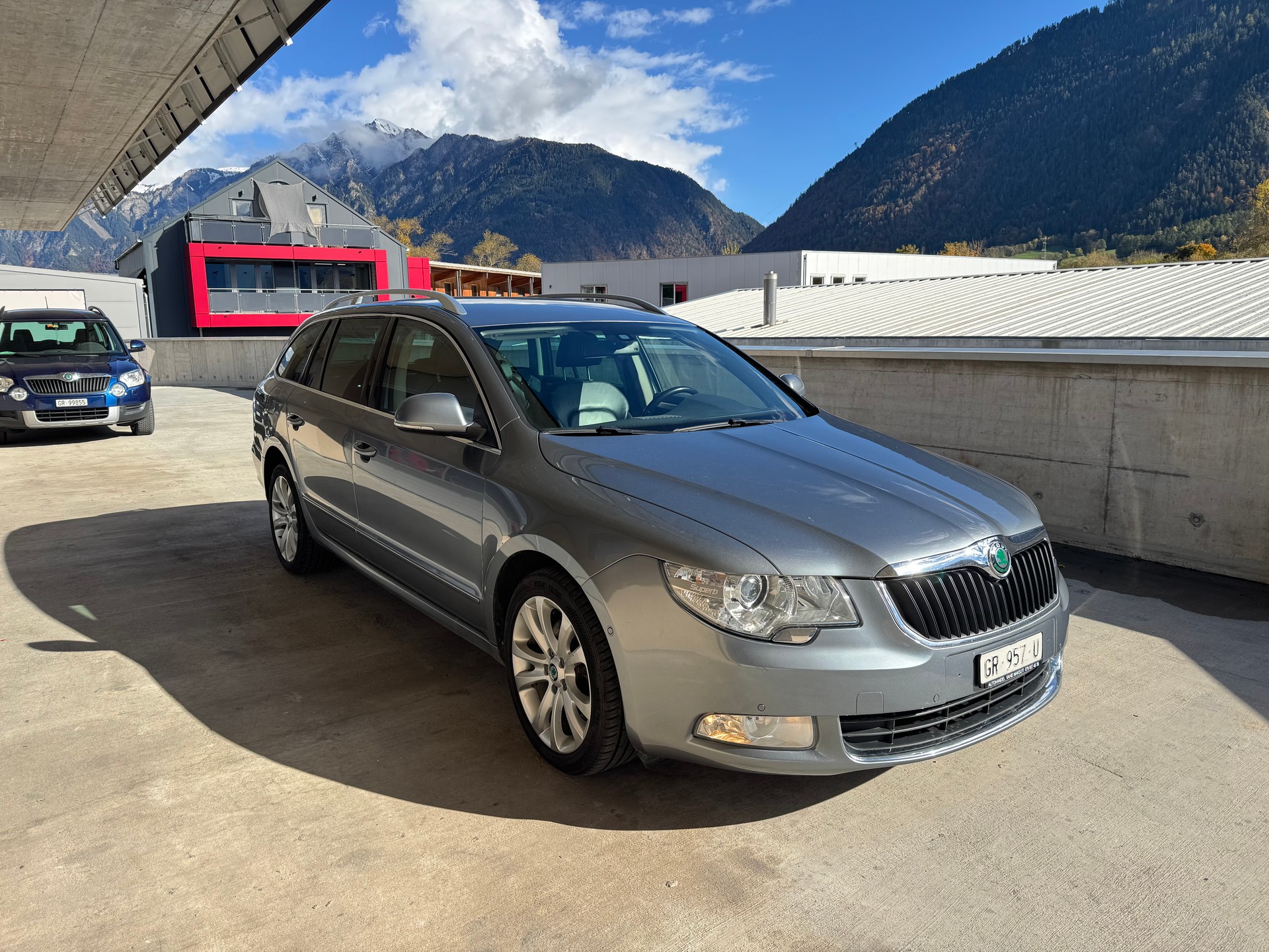 SKODA Superb Combi 2.0 TDi Elegance 4x4 DSG-image-2