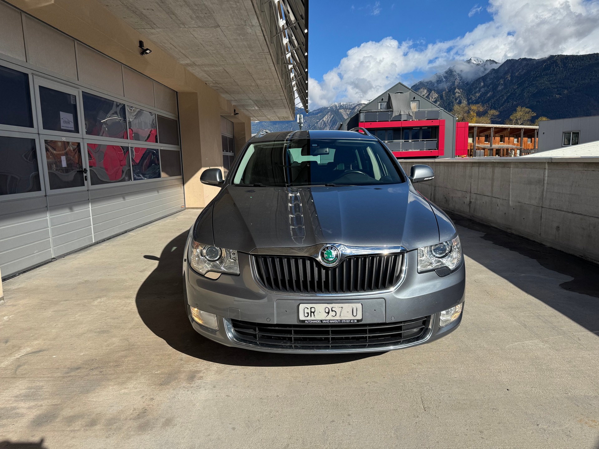SKODA Superb Combi 2.0 TDi Elegance 4x4 DSG-image-1