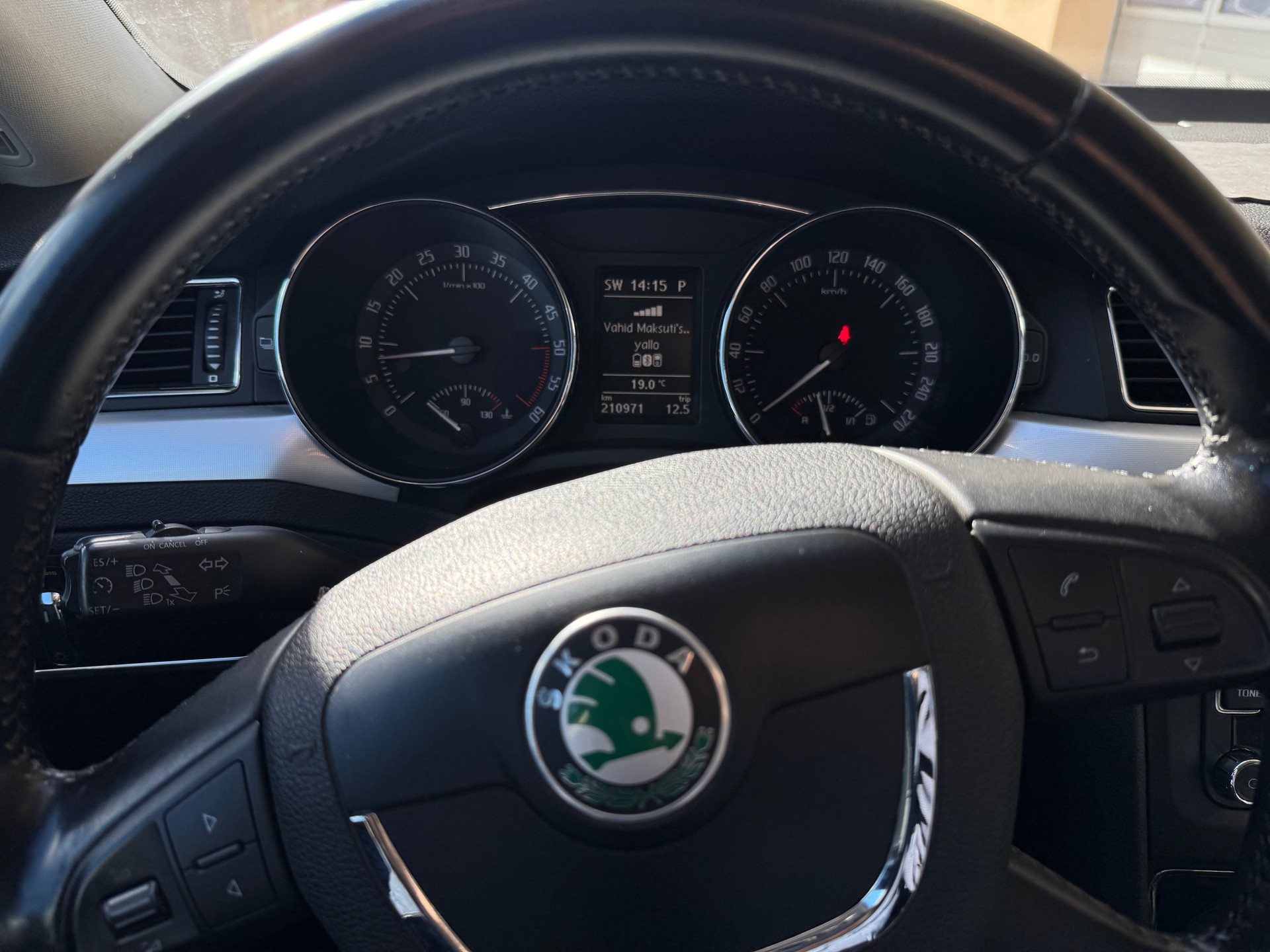 SKODA Superb Combi 2.0 TDi Elegance 4x4 DSG-image-12