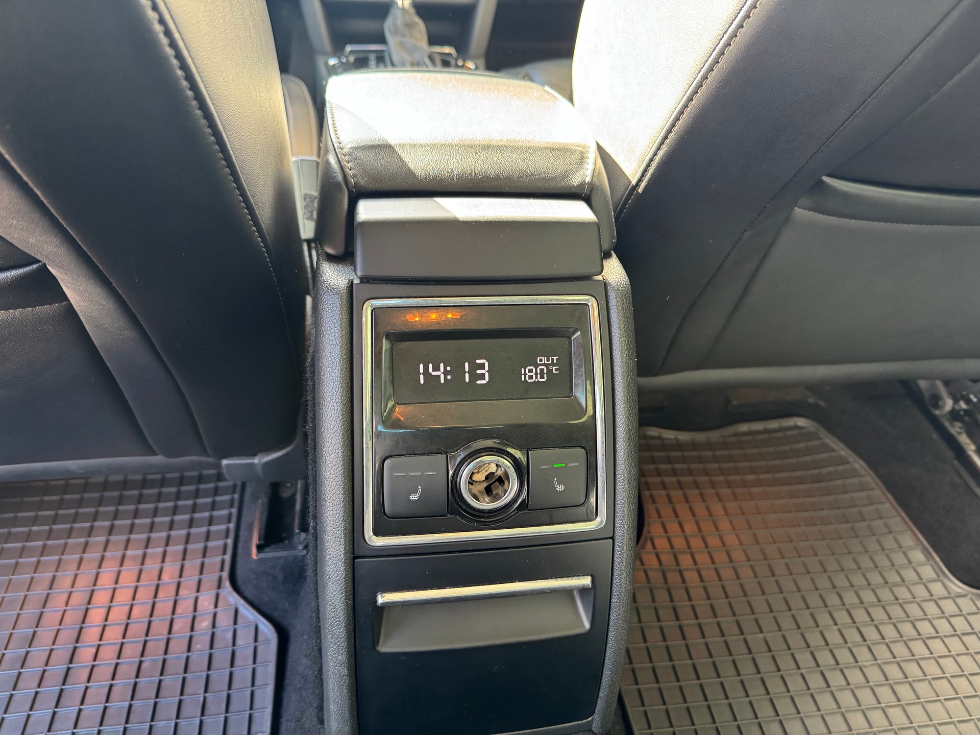 SKODA Superb Combi 2.0 TDi Elegance 4x4 DSG-image-7