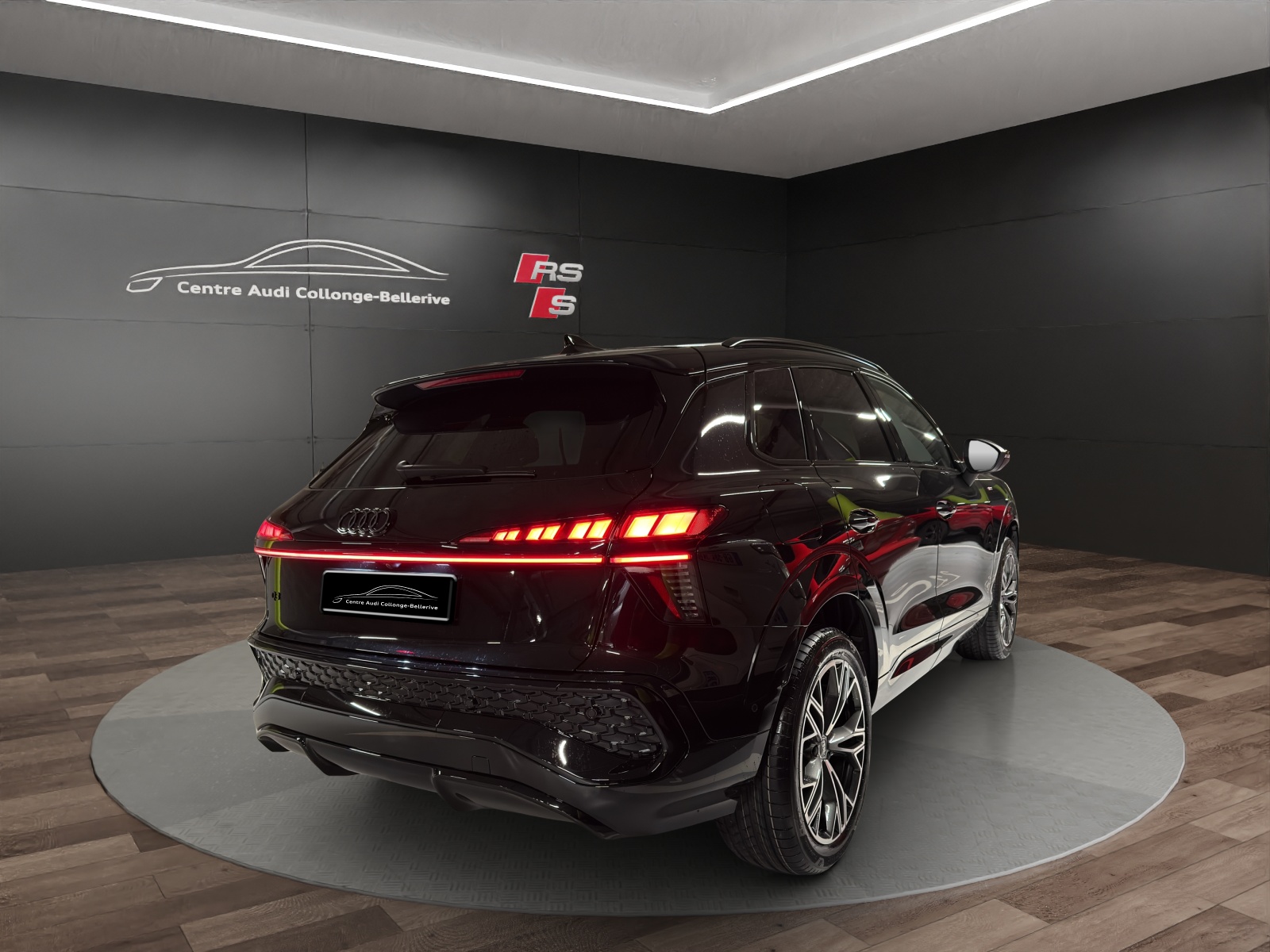 AUDI Q3 SUV 110 kW TFSI S tronic-image-5