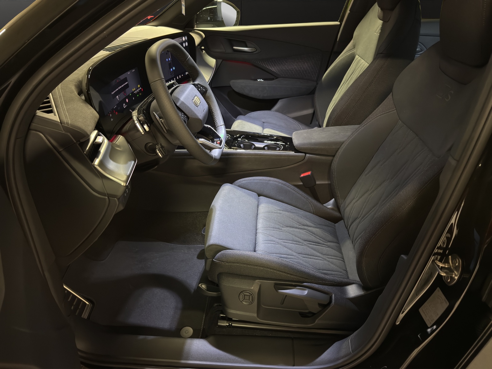 AUDI Q3 SUV 110 kW TFSI S tronic-image-7