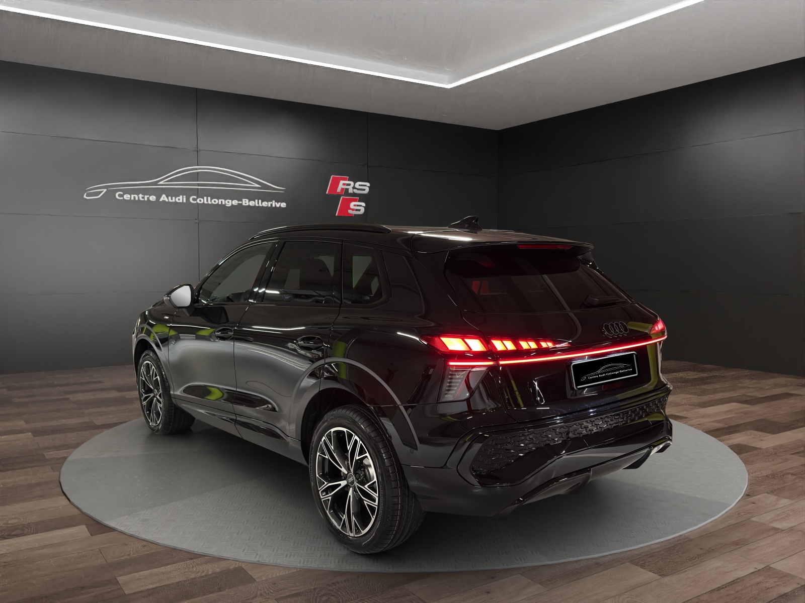 AUDI Q3 SUV 110 kW TFSI S tronic-image-3