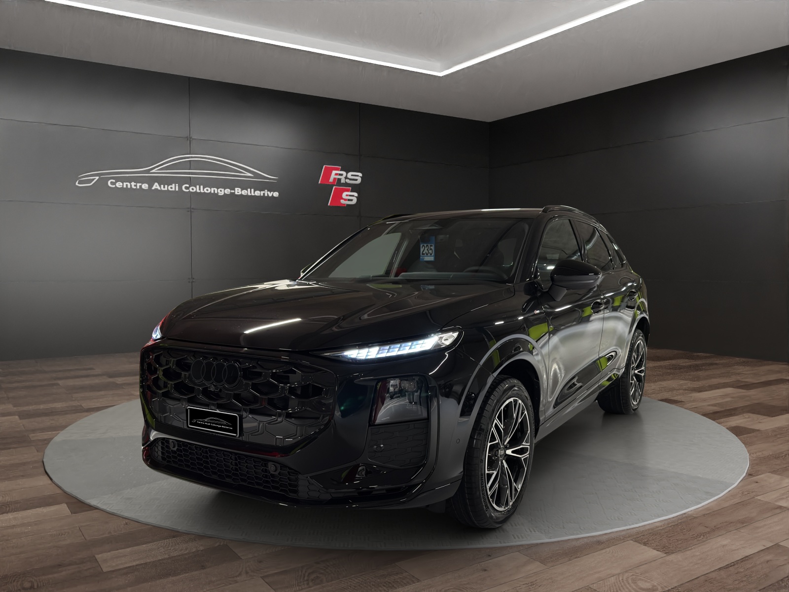 AUDI Q3 SUV 110 kW TFSI S tronic-image-0