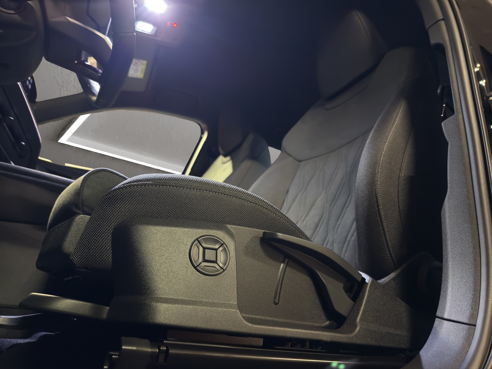 AUDI Q3 SUV 110 kW TFSI S tronic-image-22