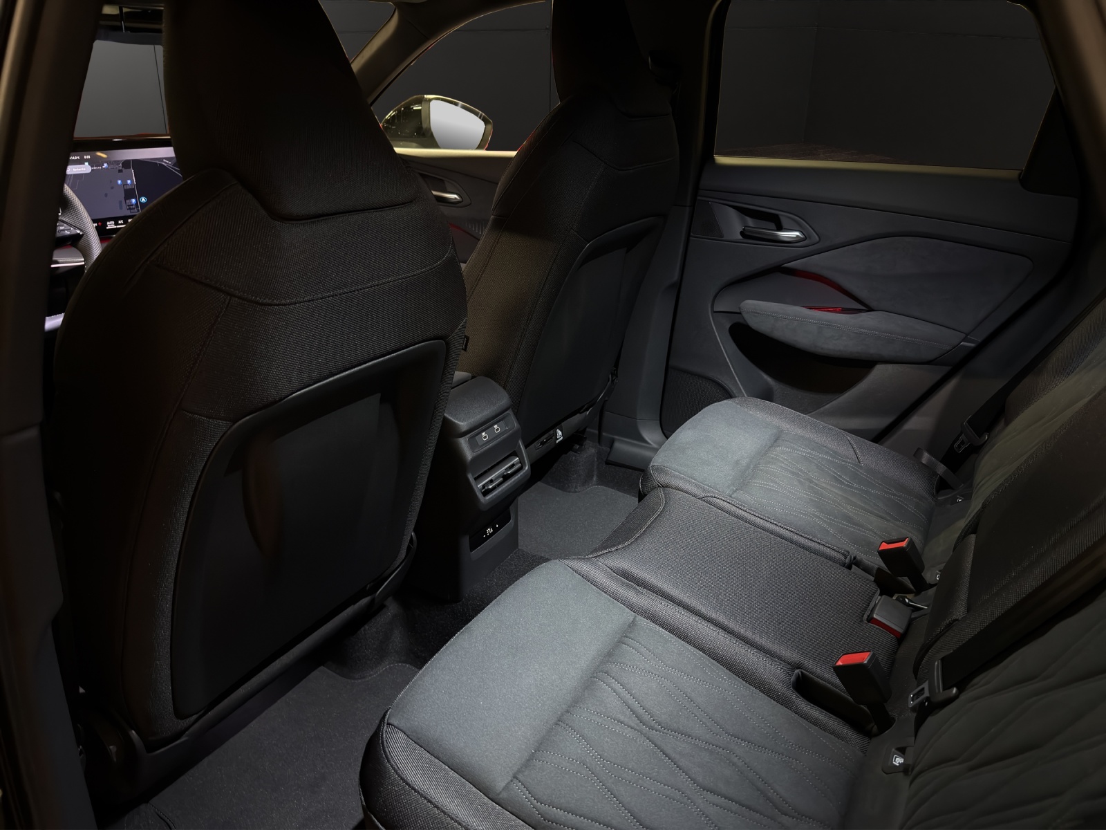 AUDI Q3 SUV 110 kW TFSI S tronic-image-17