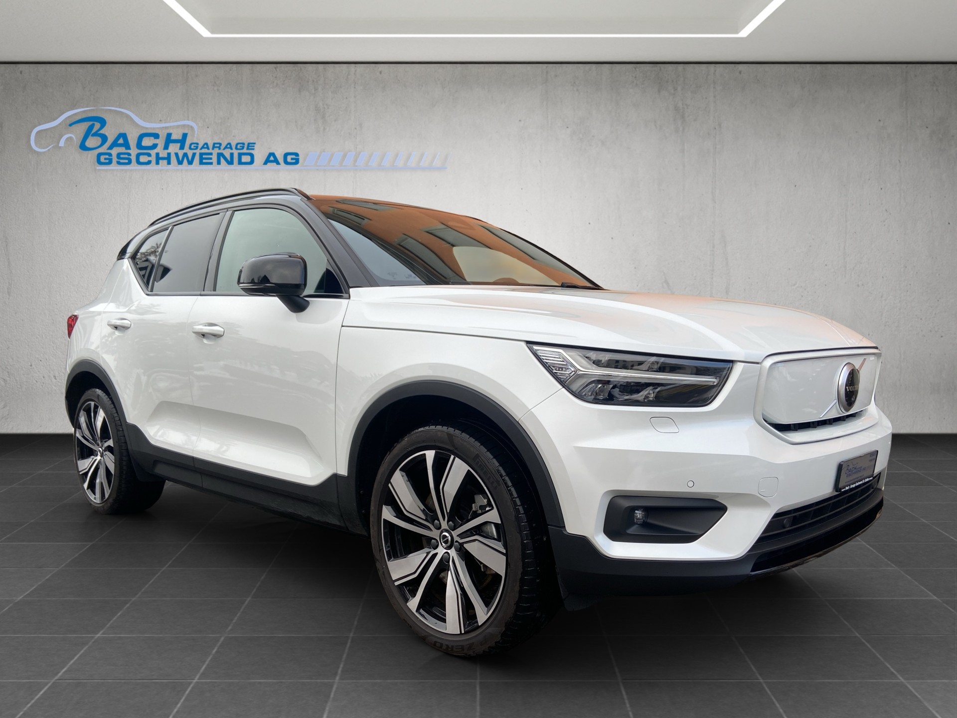 VOLVO XC40 P8 AWD Pure Electric R-Design-image-1