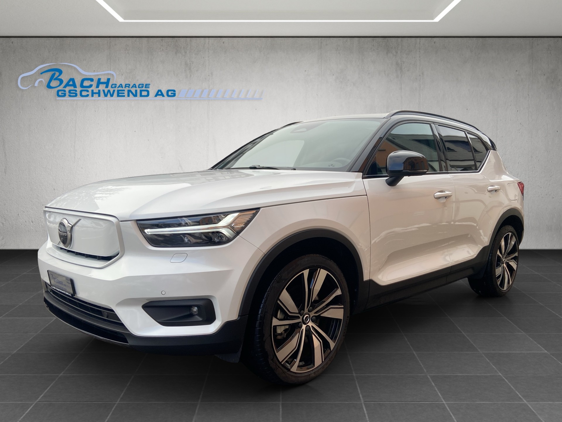 VOLVO XC40 P8 AWD Pure Electric R-Design-image-0