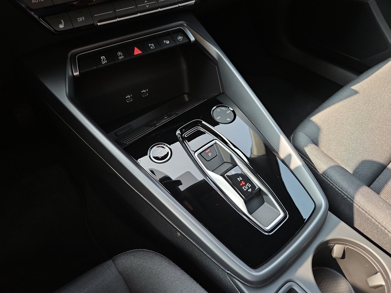 AUDI A3 allstreet 40 TFSI S-tronic quatttro-image-10