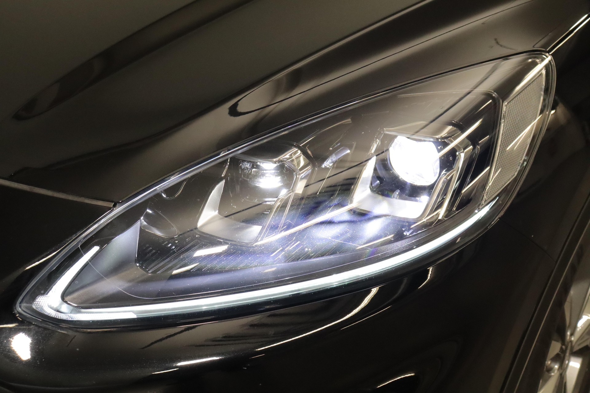 FORD Kuga 2.0 EcoBlue ST-Line-image-15