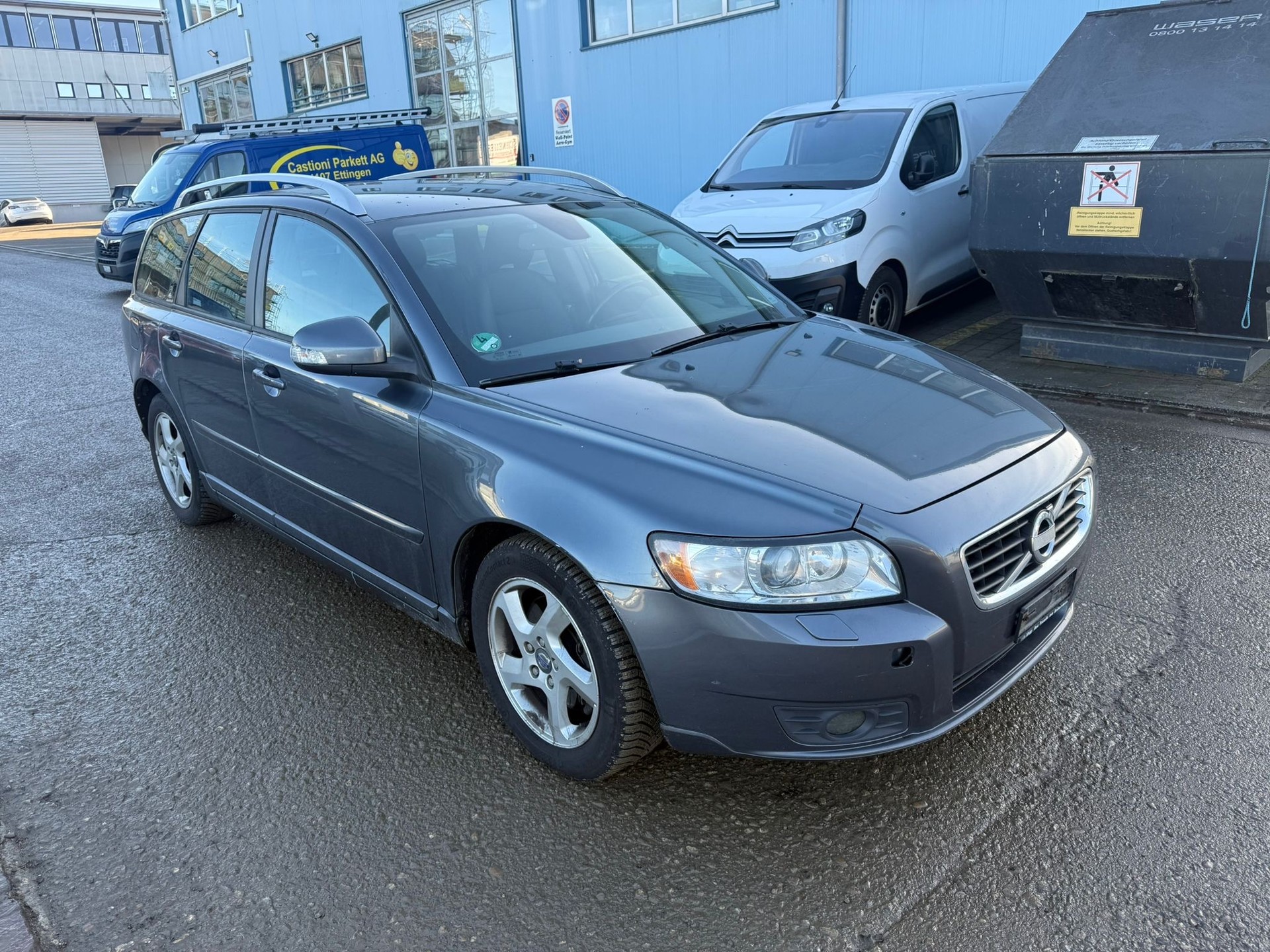 VOLVO V50 D3 Momentum-image-1