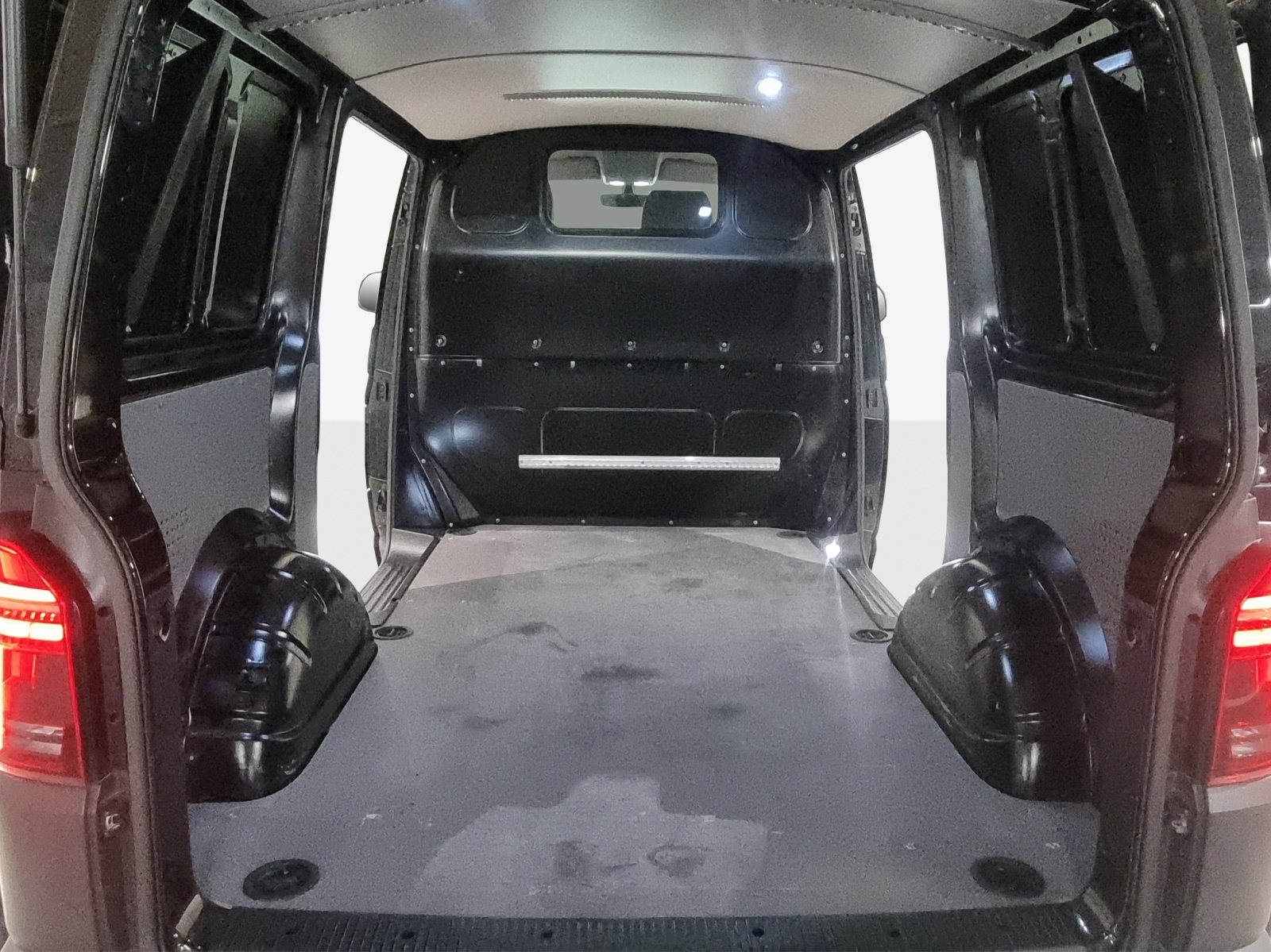 VW T6.1 2.0 TDI 4Motion DSG-image-14
