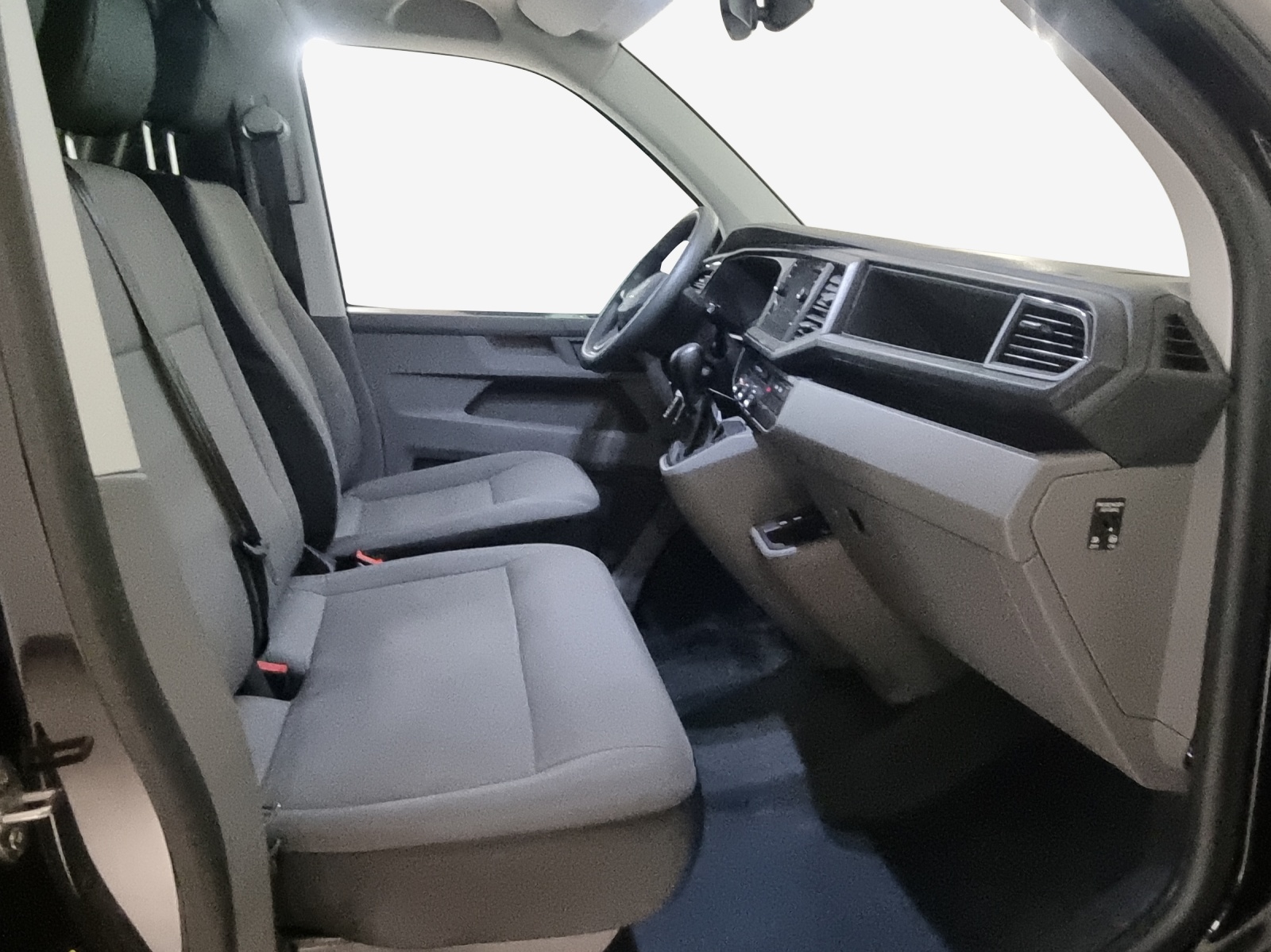 VW T6.1 2.0 TDI 4Motion DSG-image-15