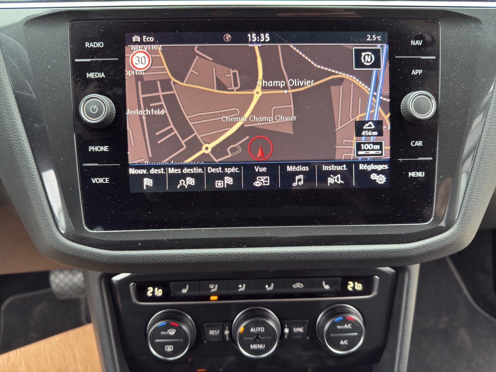 VW Tiguan 2.0 TDI SCR Comfortline 4Motion DSG-image-14