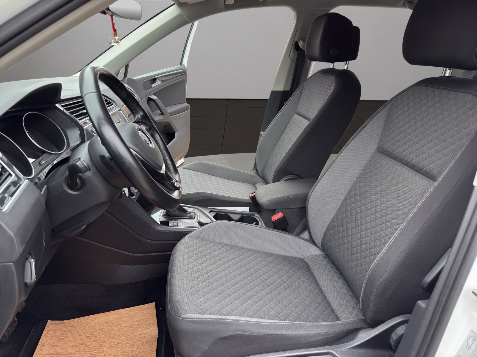 VW Tiguan 2.0 TDI SCR Comfortline 4Motion DSG-image-8