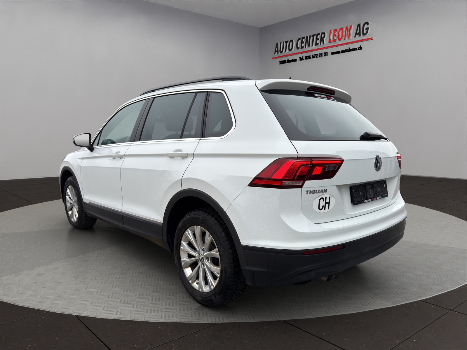 VW Tiguan 2.0 TDI SCR Comfortline 4Motion DSG-image-3