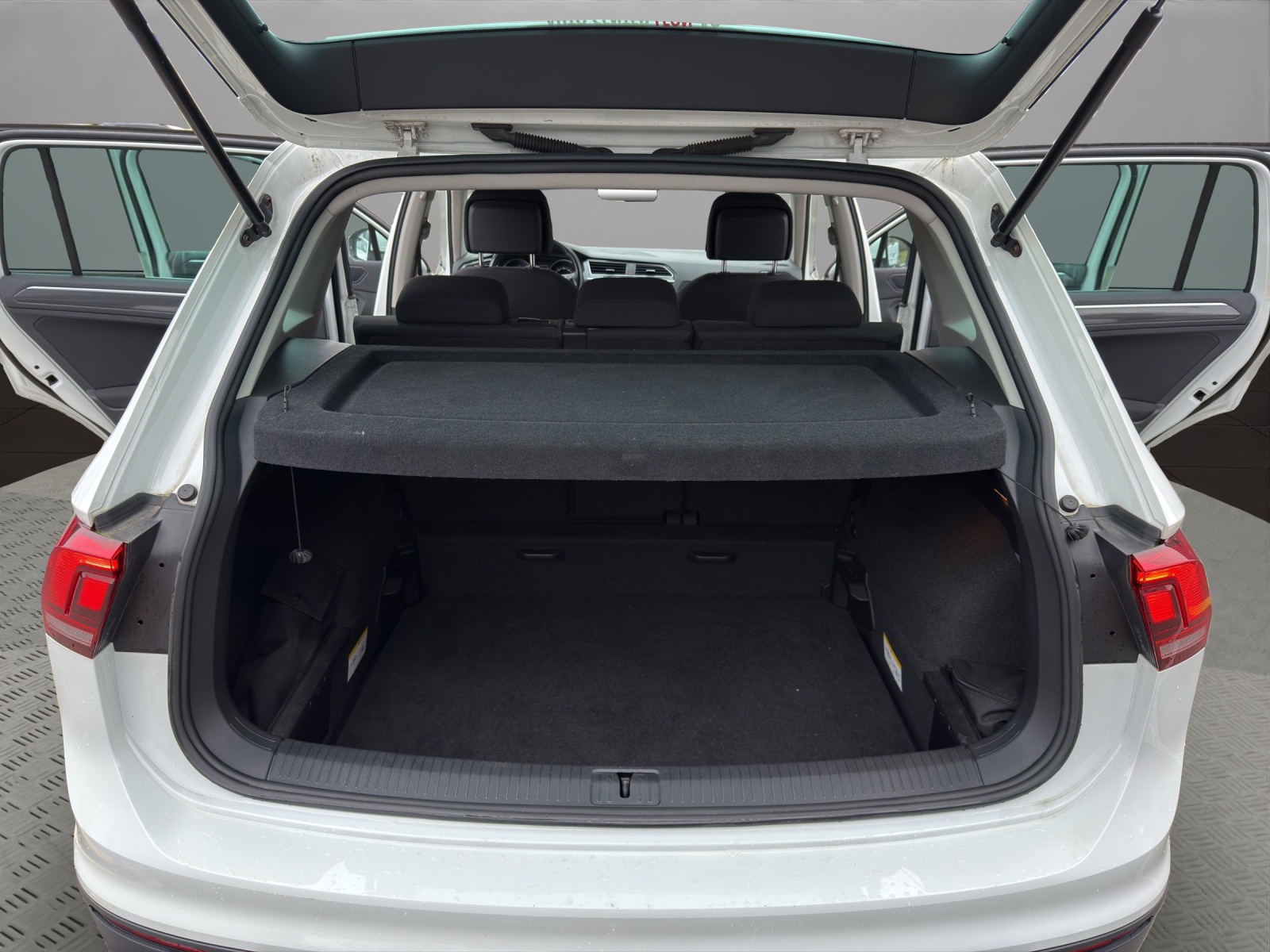 VW Tiguan 2.0 TDI SCR Comfortline 4Motion DSG-image-18
