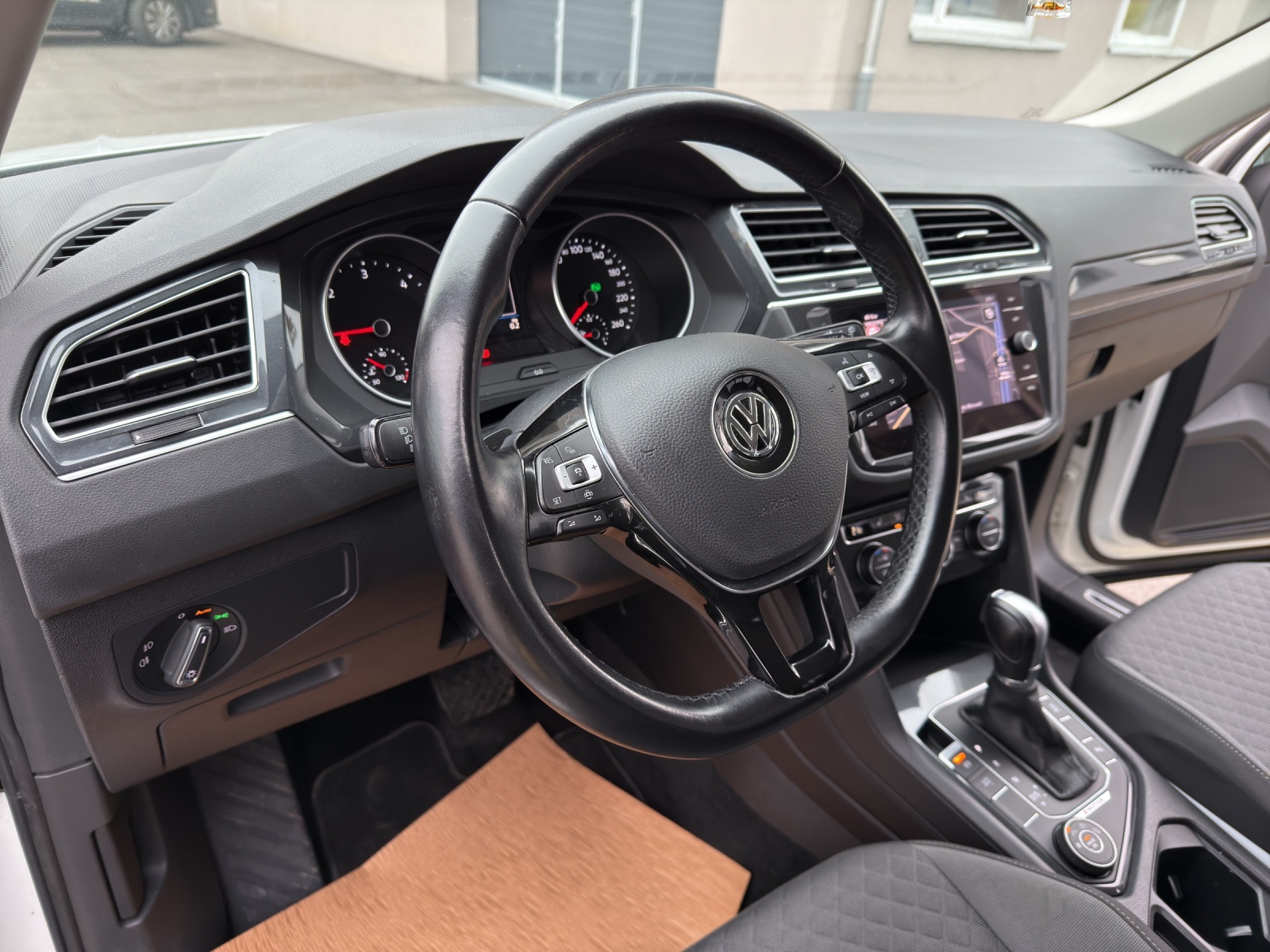 VW Tiguan 2.0 TDI SCR Comfortline 4Motion DSG-image-23