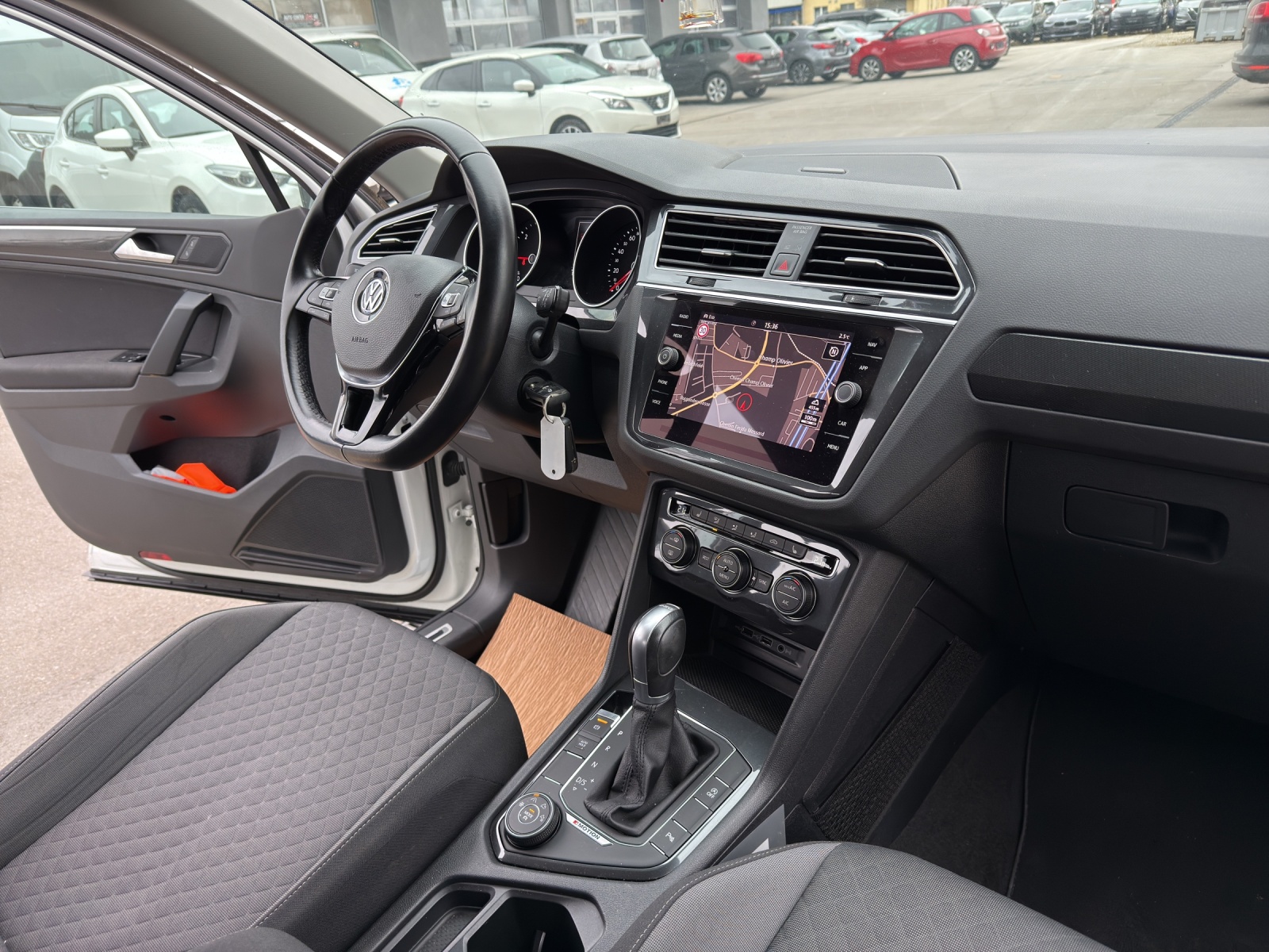 VW Tiguan 2.0 TDI SCR Comfortline 4Motion DSG-image-24
