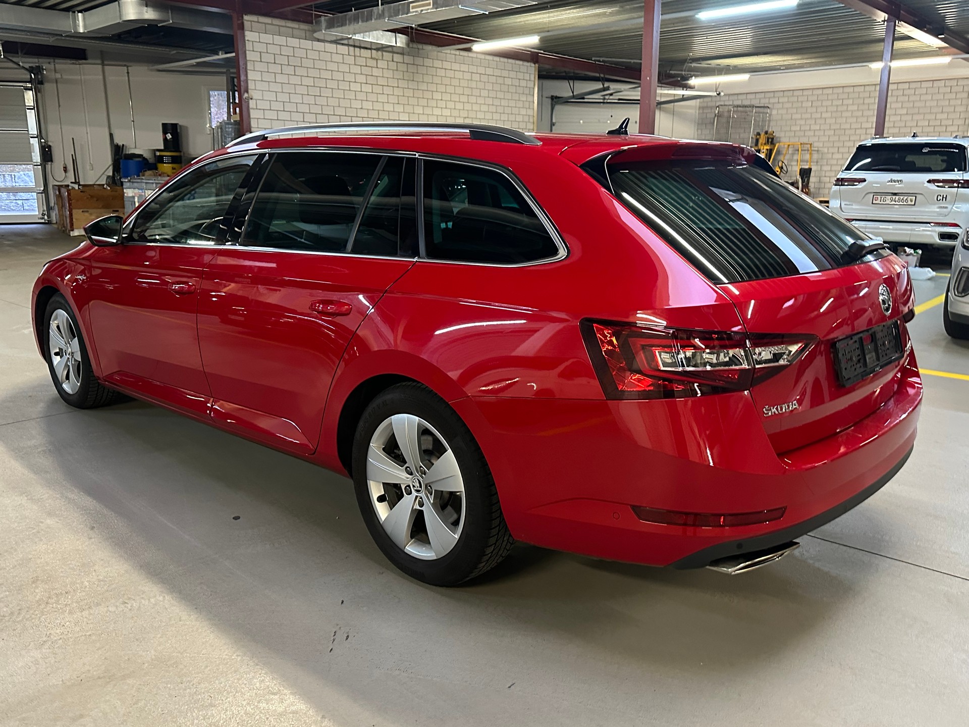 SKODA Superb Combi 2.0 TSI L&K DSG 4x4-image-2