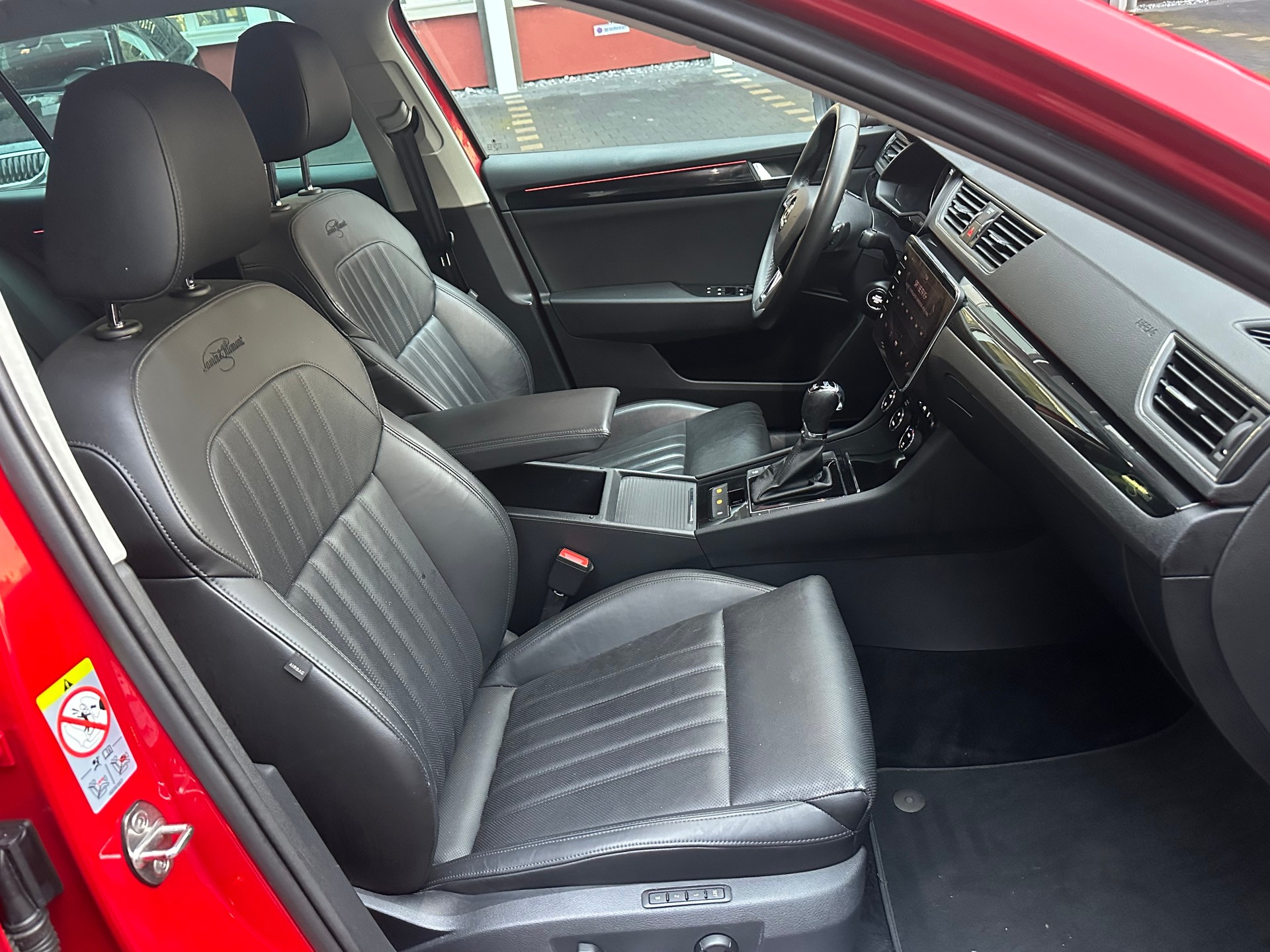 SKODA Superb Combi 2.0 TSI L&K DSG 4x4-image-10