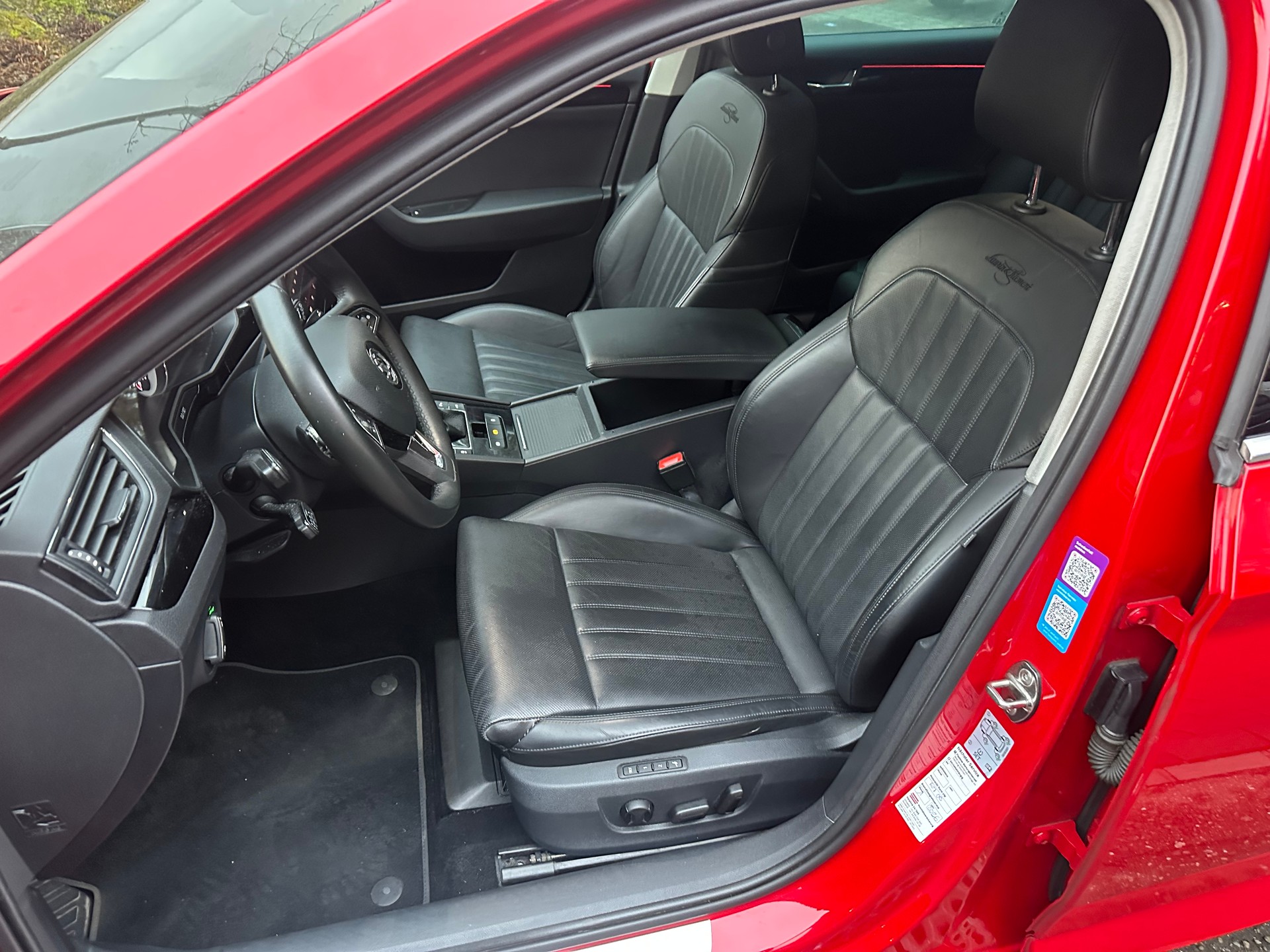 SKODA Superb Combi 2.0 TSI L&K DSG 4x4-image-9