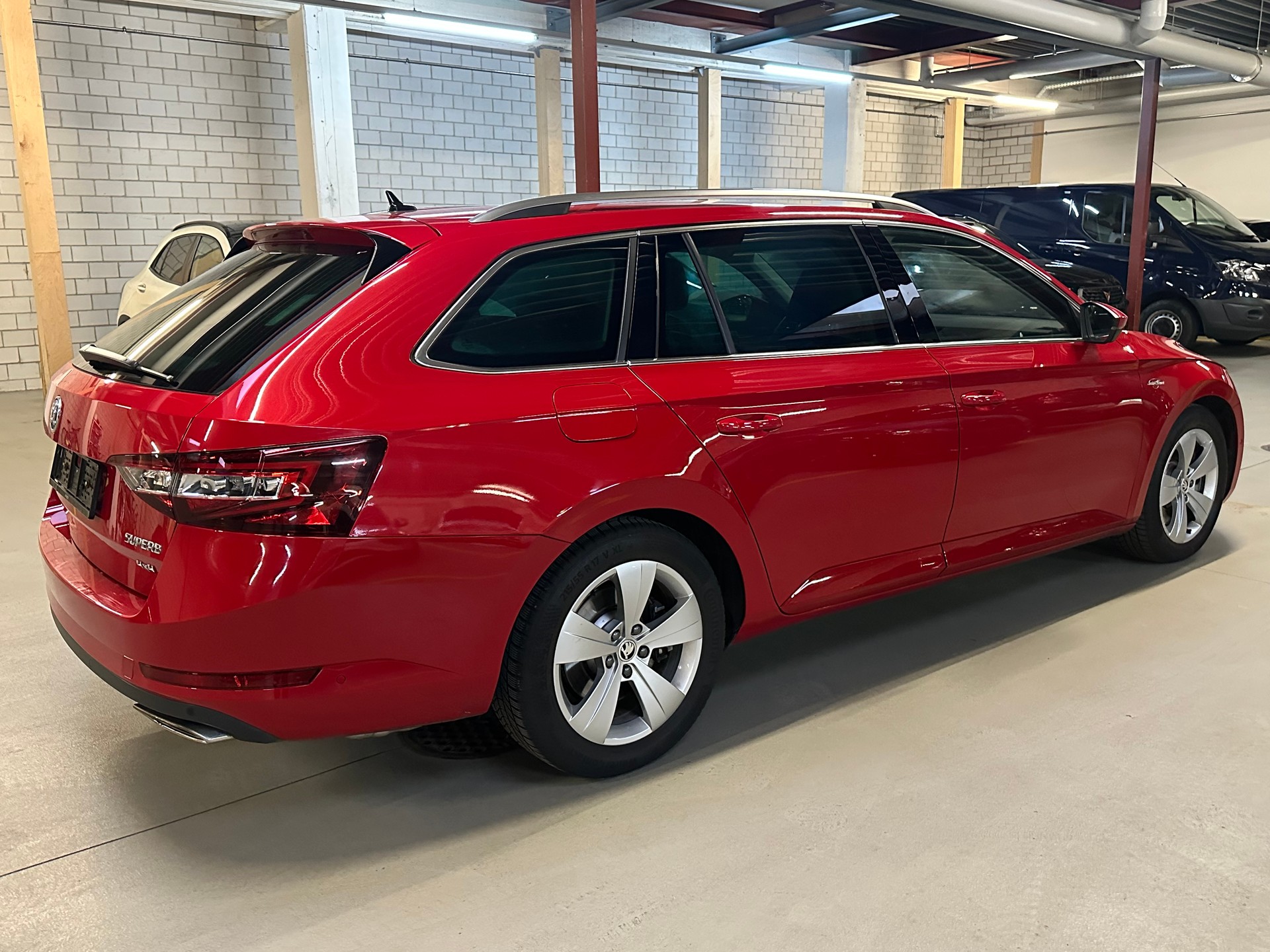 SKODA Superb Combi 2.0 TSI L&K DSG 4x4-image-3