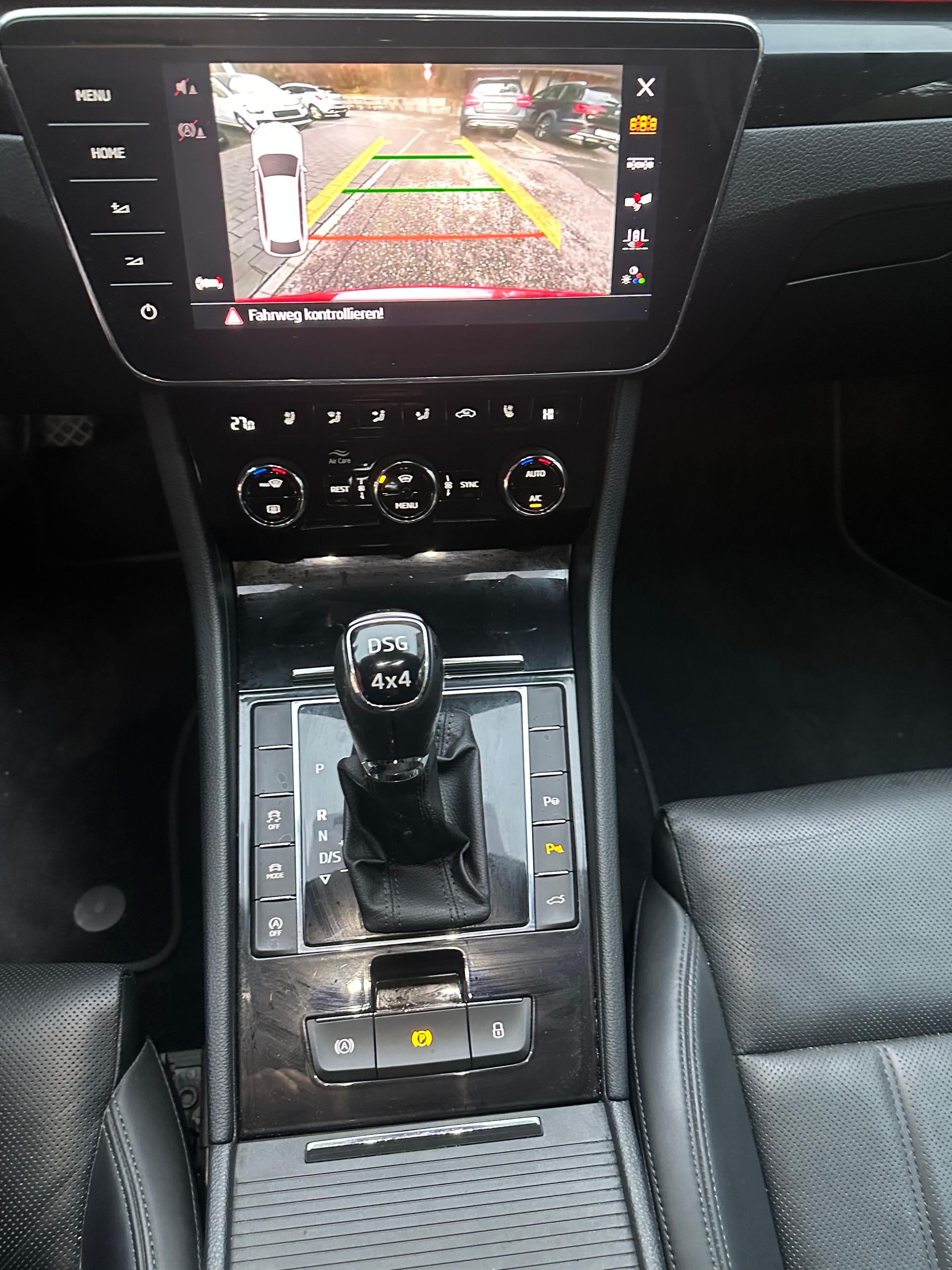 SKODA Superb Combi 2.0 TSI L&K DSG 4x4-image-13