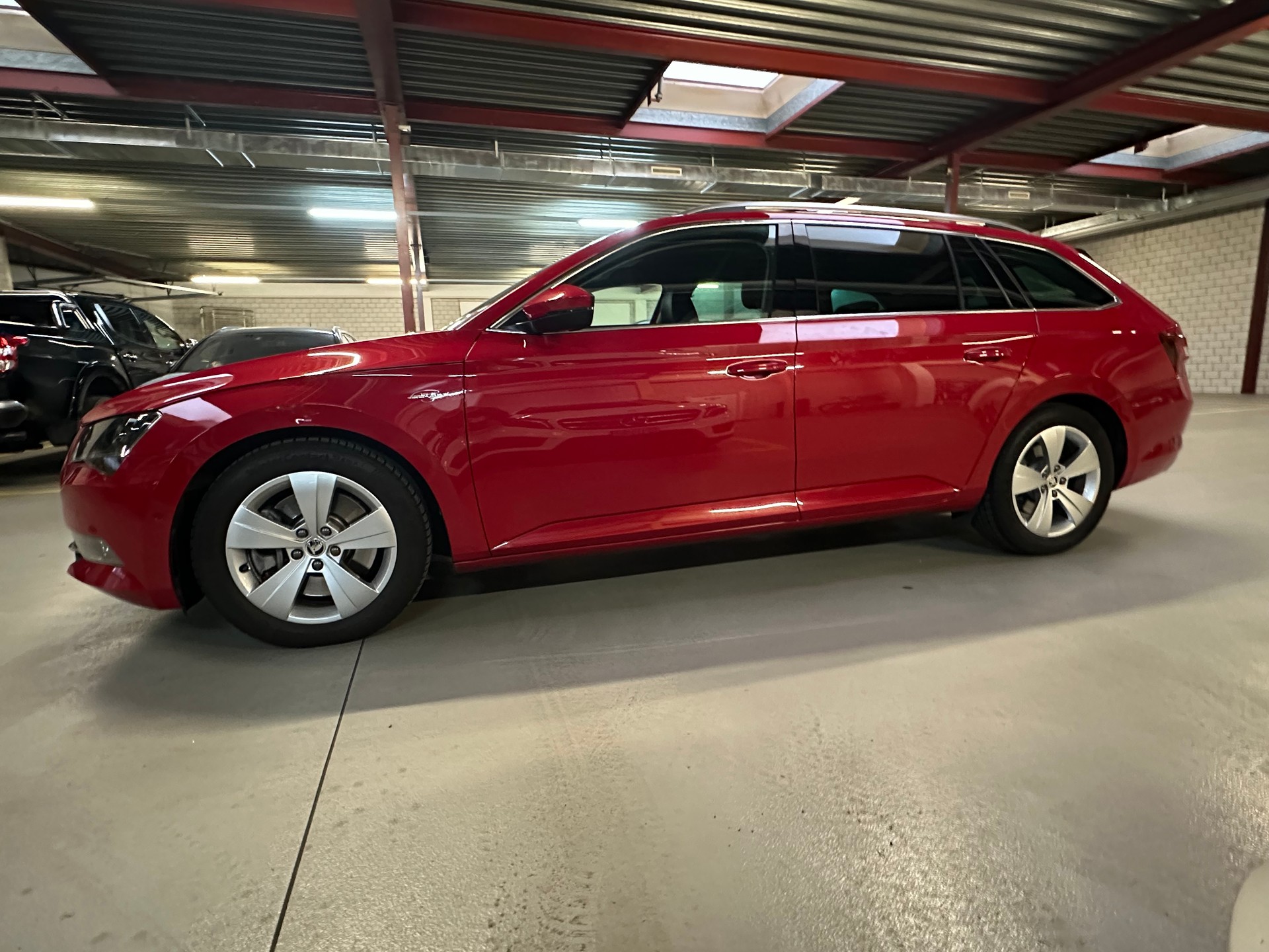 SKODA Superb Combi 2.0 TSI L&K DSG 4x4-image-1