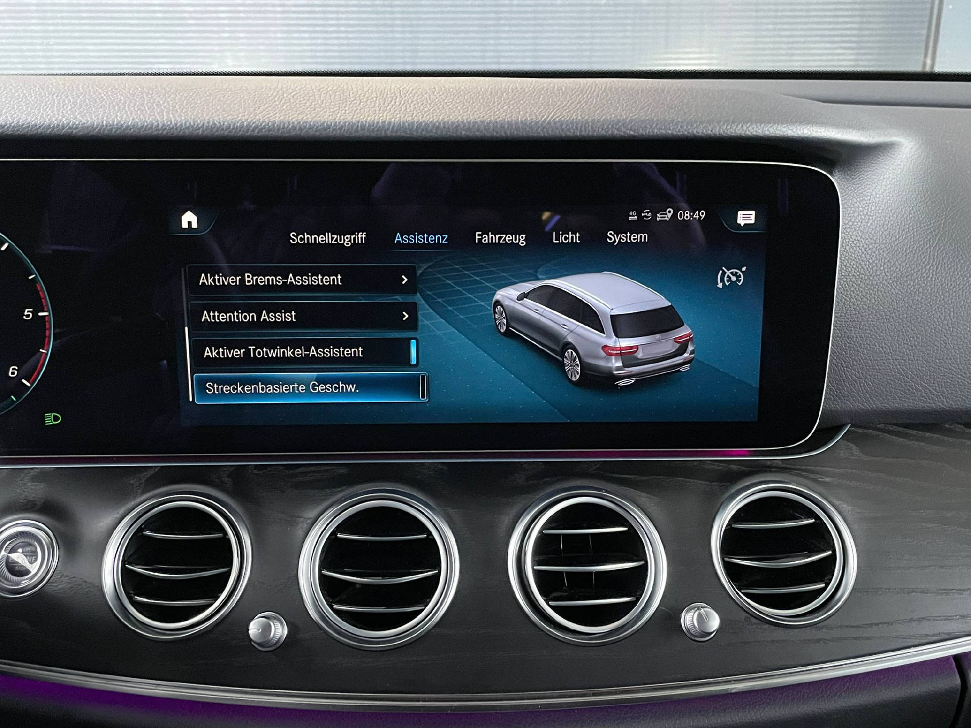 MERCEDES-BENZ E 220 d AMG Line 4matic Kombi-image-11
