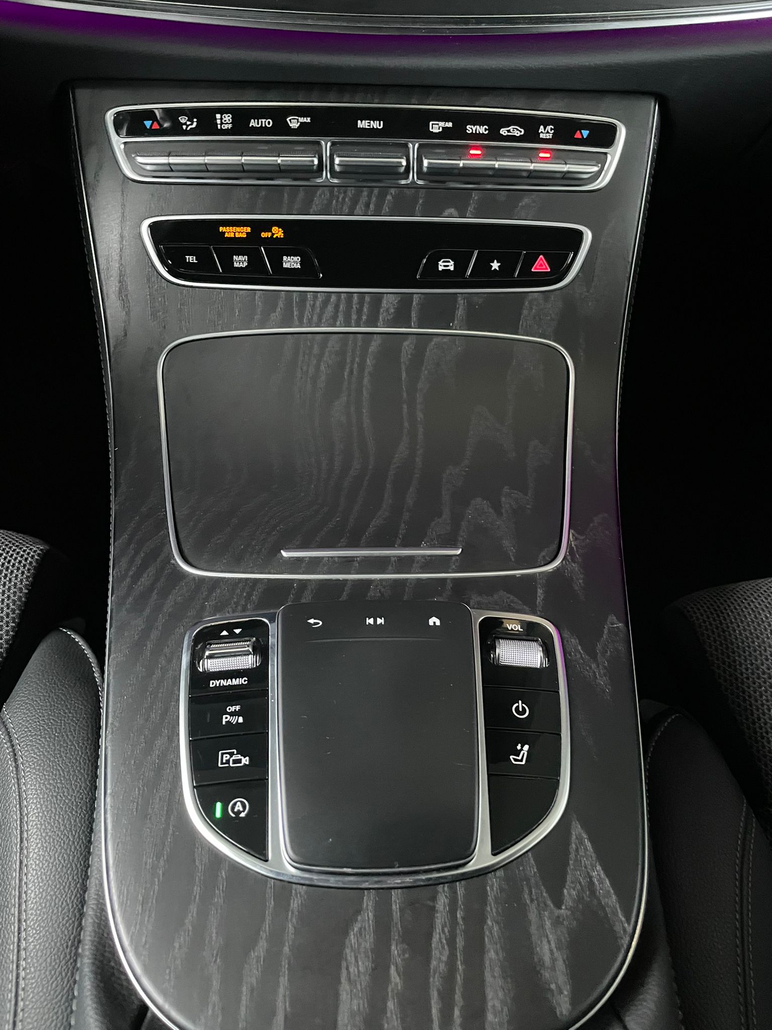 MERCEDES-BENZ E 220 d AMG Line 4matic Kombi-image-10