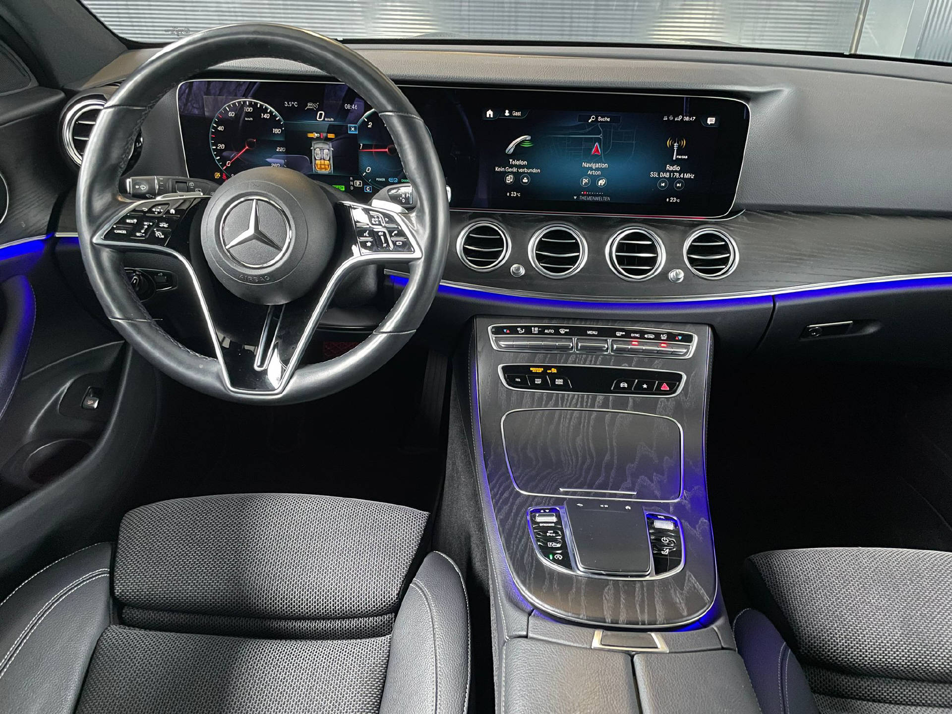 MERCEDES-BENZ E 220 d AMG Line 4matic Kombi-image-6