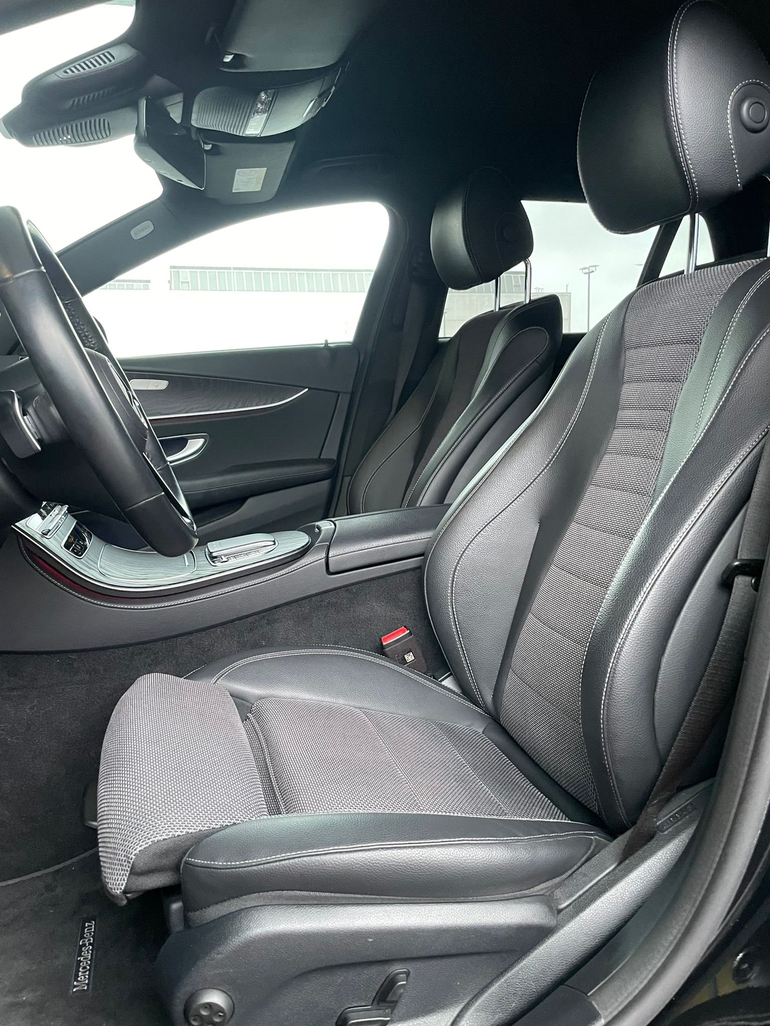 MERCEDES-BENZ E 220 d AMG Line 4matic Kombi-image-5