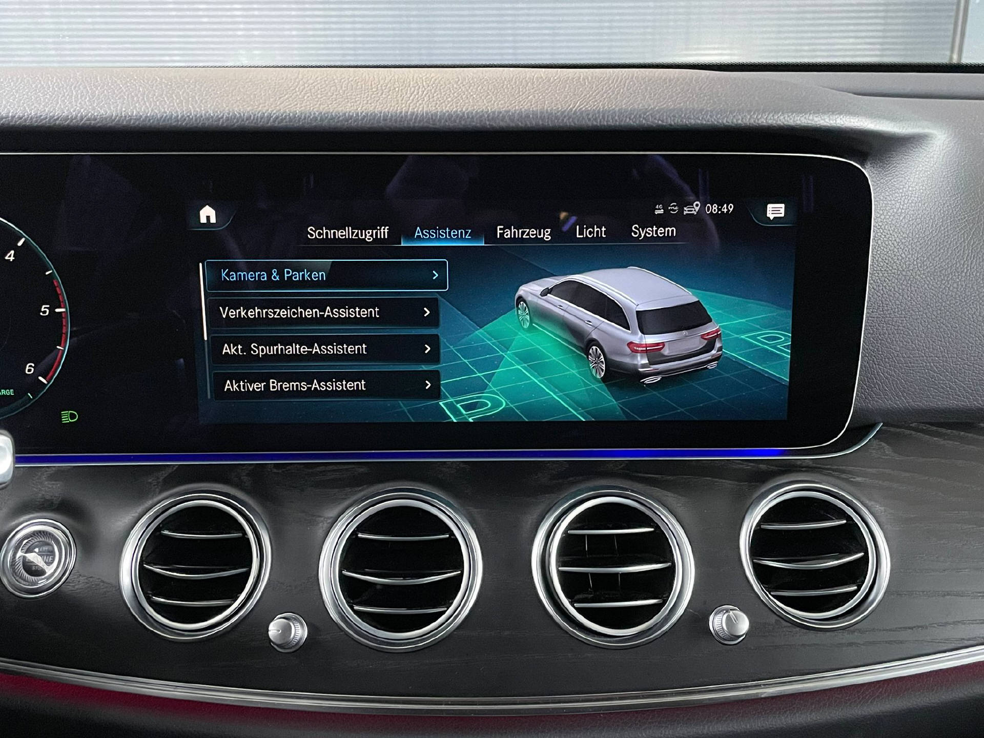 MERCEDES-BENZ E 220 d AMG Line 4matic Kombi-image-13