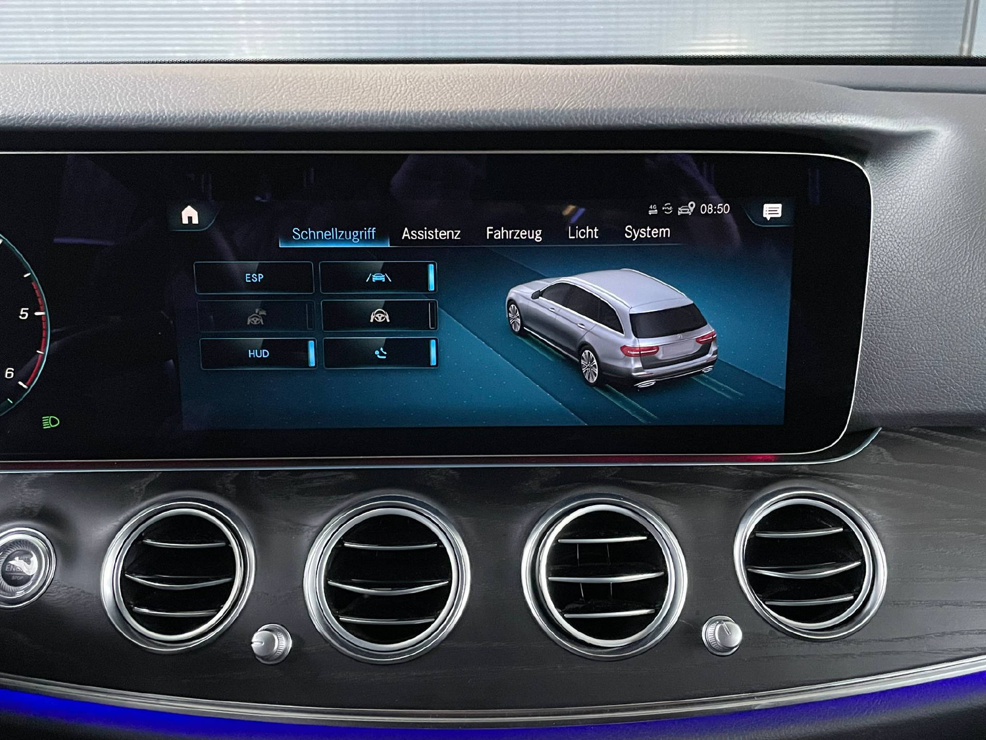 MERCEDES-BENZ E 220 d AMG Line 4matic Kombi-image-12