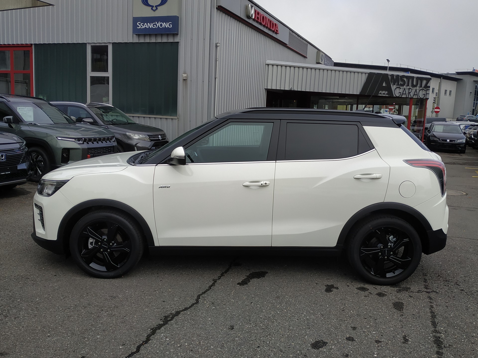 KGM-SsangYong Tivoli 1.5 T GDI Platinum 4WD Automat Bicolor-image-7
