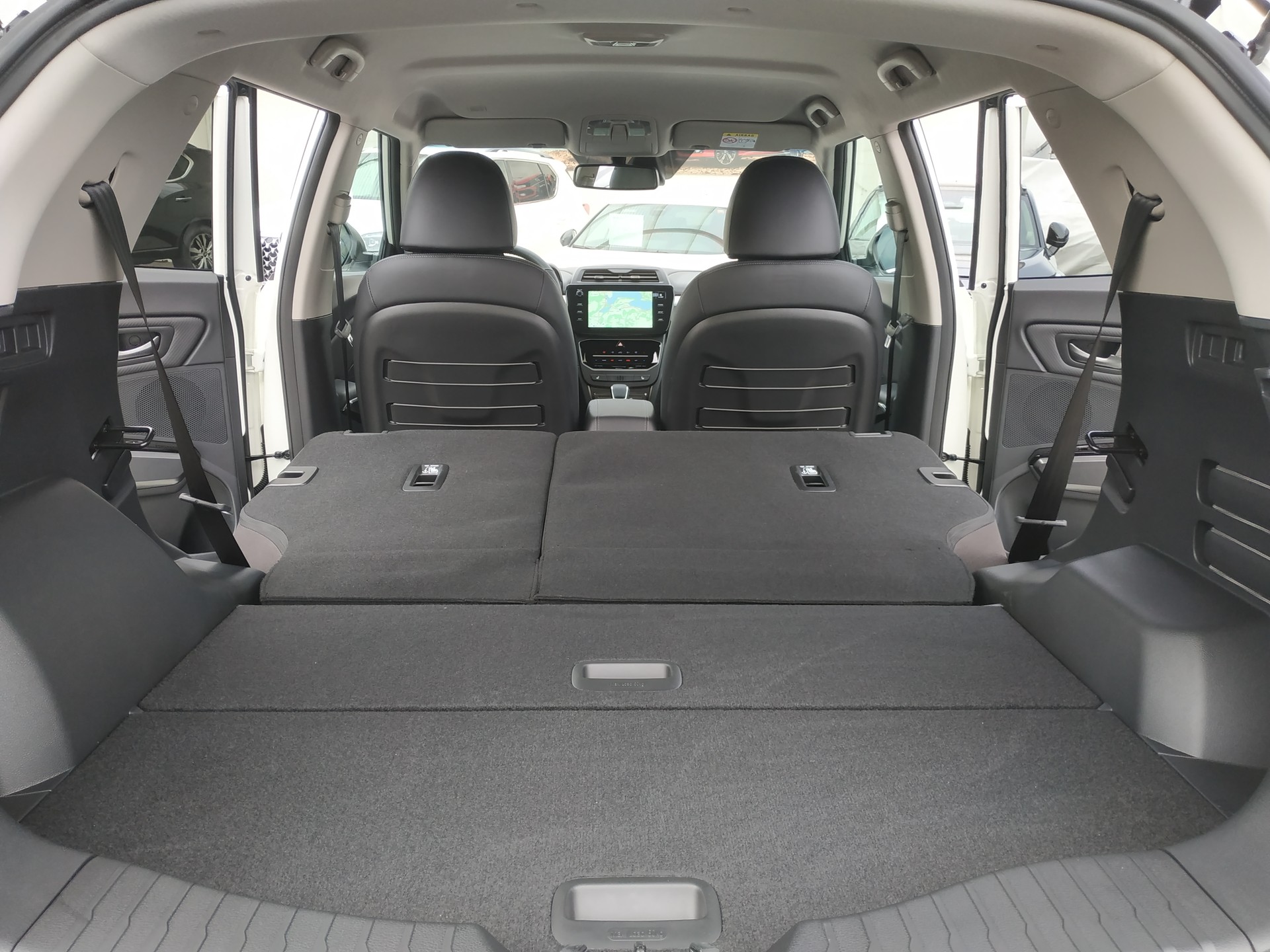 KGM-SsangYong Tivoli 1.5 T GDI Platinum 4WD Automat Bicolor-image-21