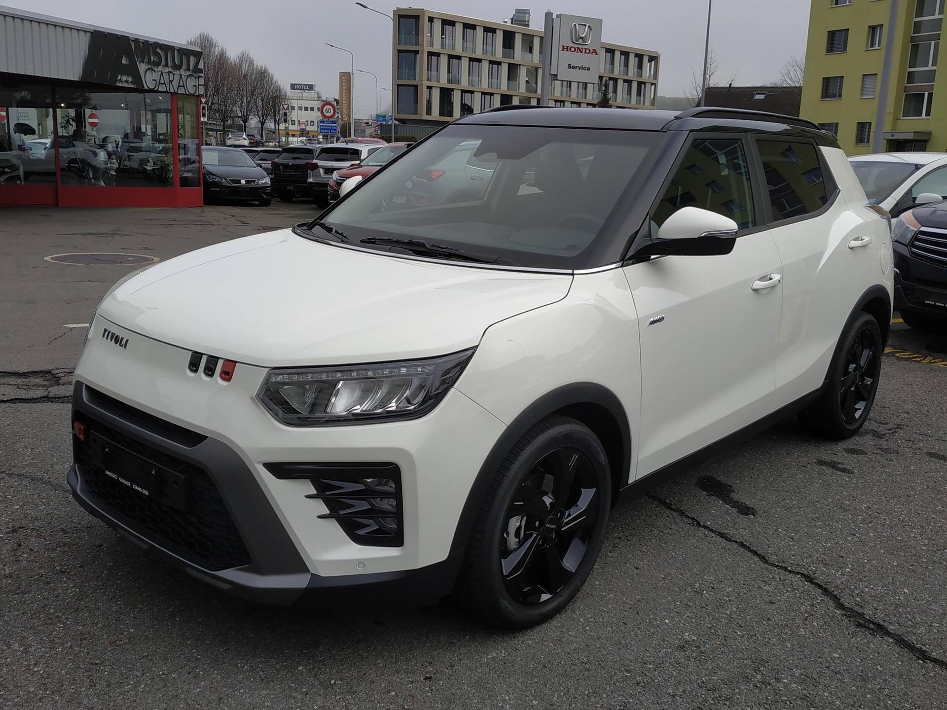 KGM-SsangYong Tivoli 1.5 T GDI Platinum 4WD Automat Bicolor-image-2