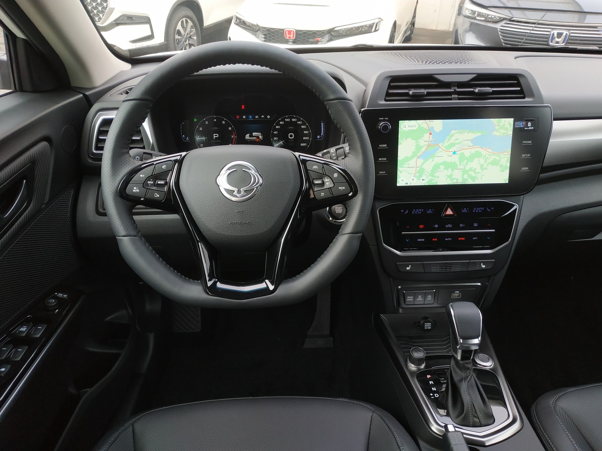 KGM-SsangYong Tivoli 1.5 T GDI Platinum 4WD Automat Bicolor-image-12