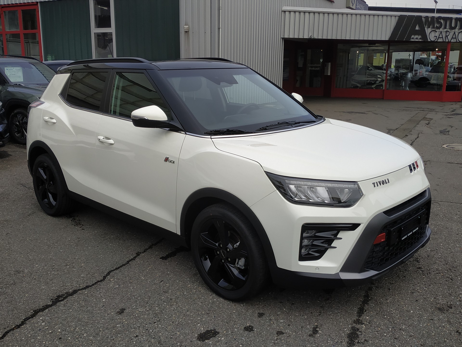 KGM-SsangYong Tivoli 1.5 T GDI Platinum 4WD Automat Bicolor-image-1